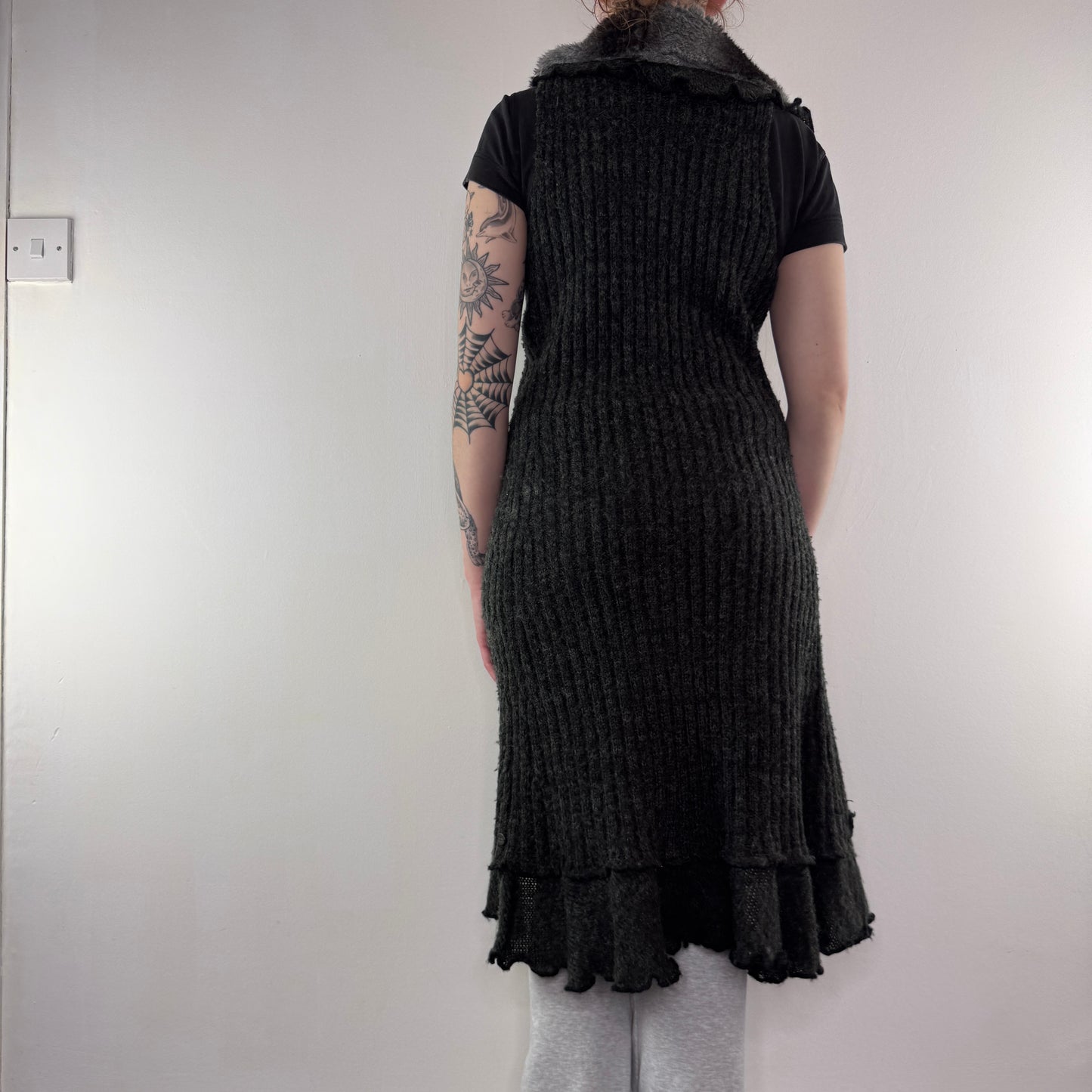Vintage Y2K sleeveless long knit cardigan