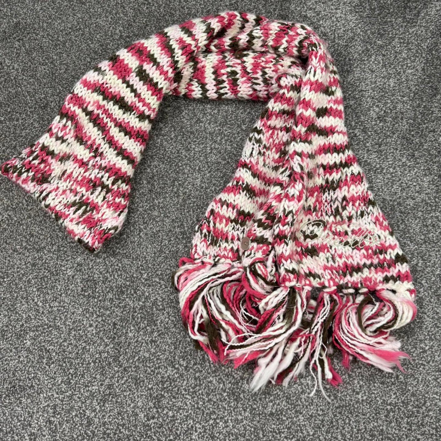 Y2K vintage O'Neill chunky knit scarf glitter pink white brown tassel