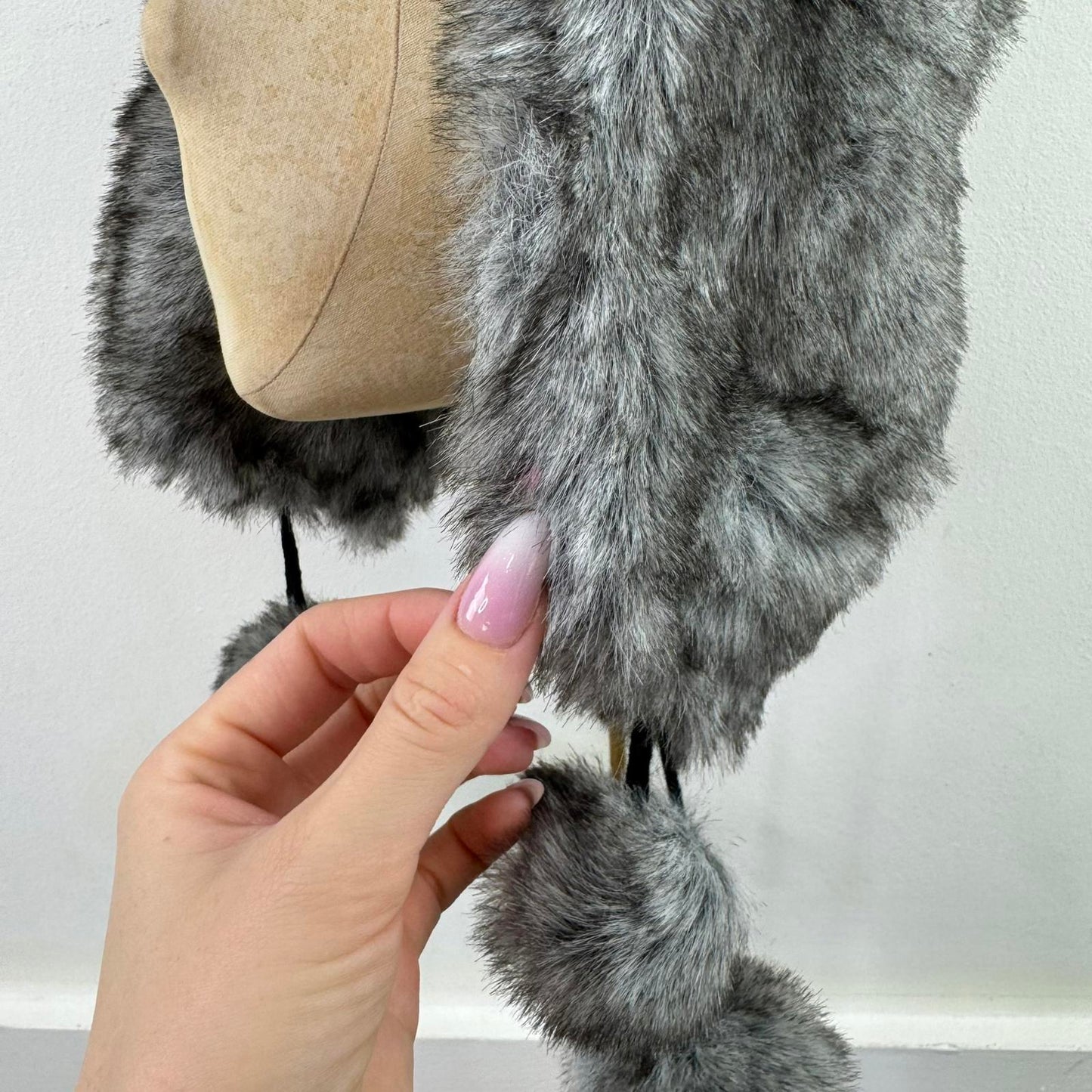 Y2K vintage faux fur trapper hat pom pom grey two tone mcbling