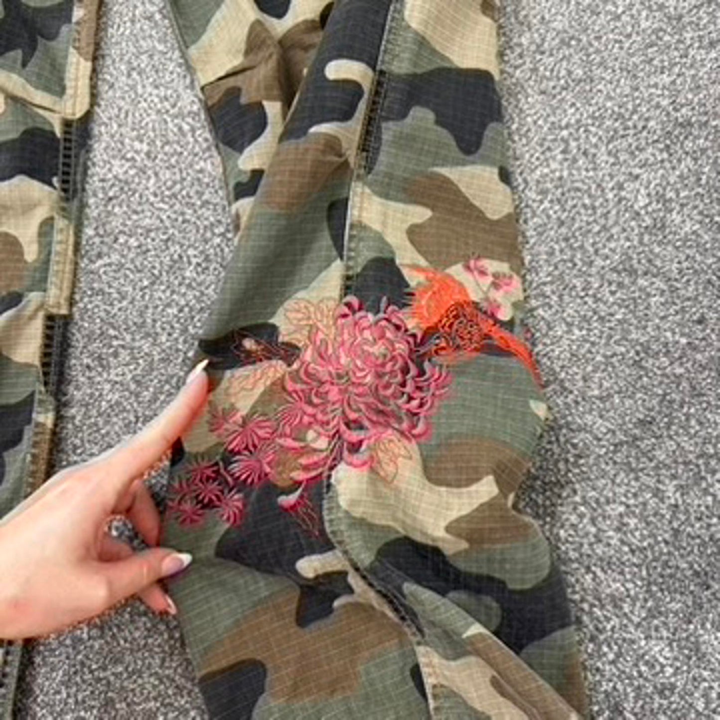 Y2K vintage mid rise baggy camo trousers cargo pants camouflage embroidery