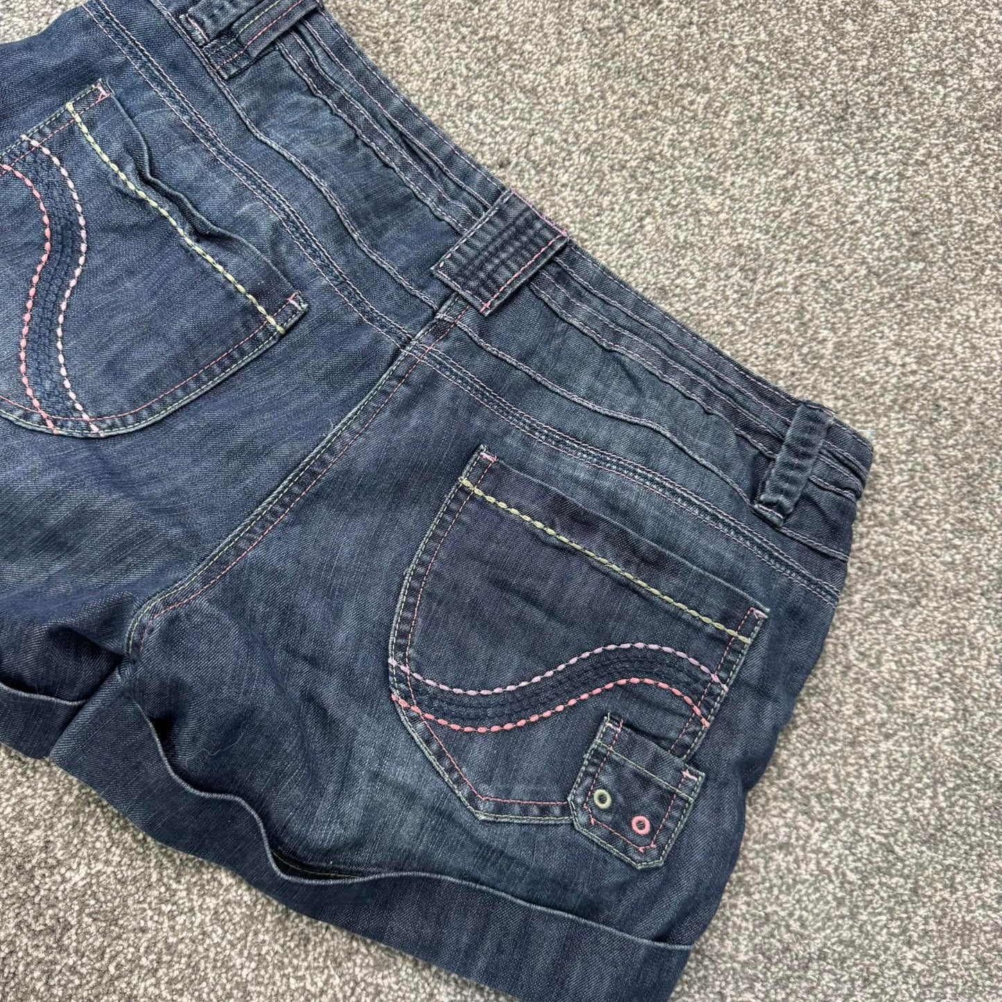 Vintage mid rise dark denim mini shorts contrast stitch turned up hem