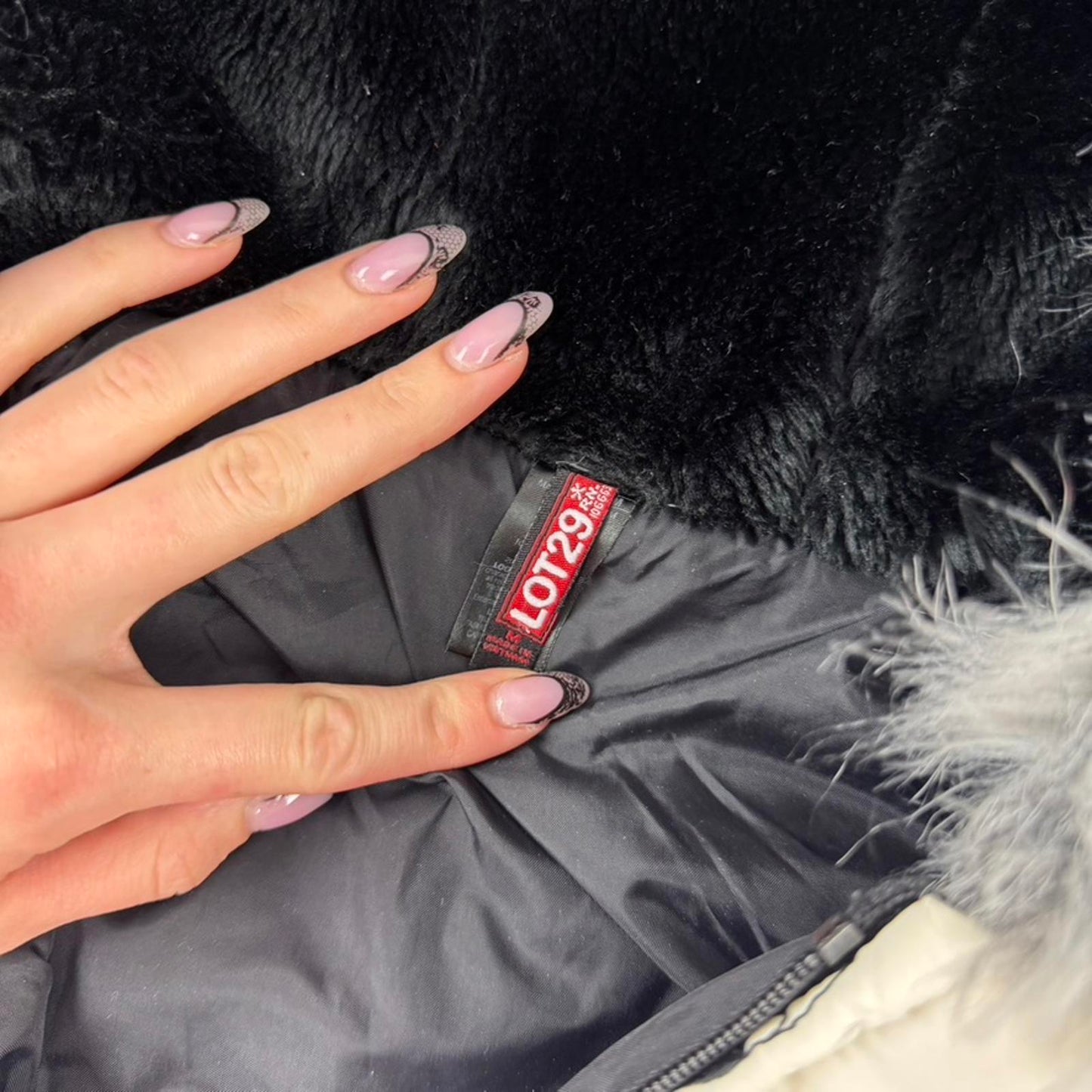 Y2K vintage Lot29 Looney Tunes Tweety short puffer jacket bomber zip up coat