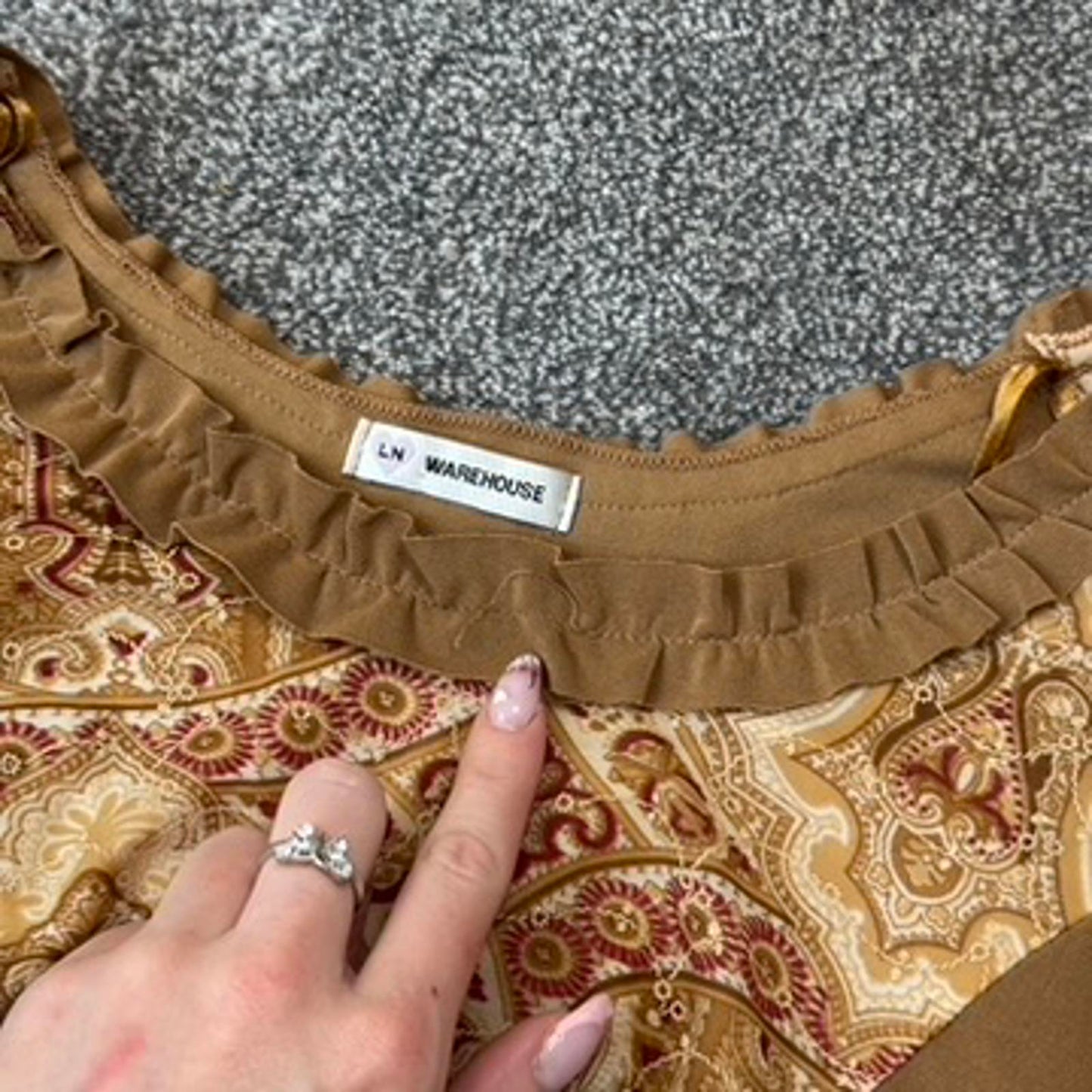 Y2K vintage boho paisley print flare sleeve stretchy fitted hanky hem top ruffle
