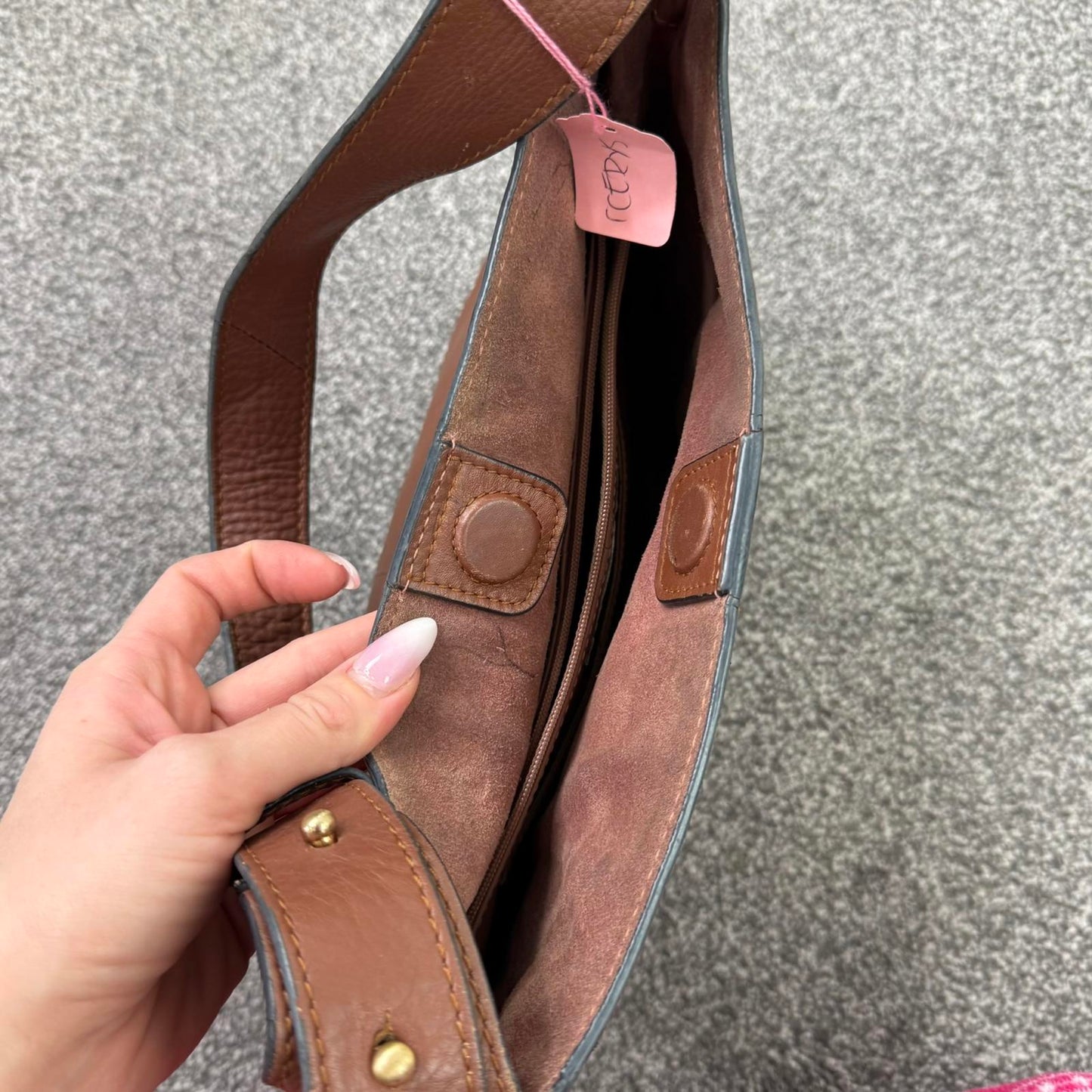 Genuine leather shoulder bag brown adjustable strap magnetic closure