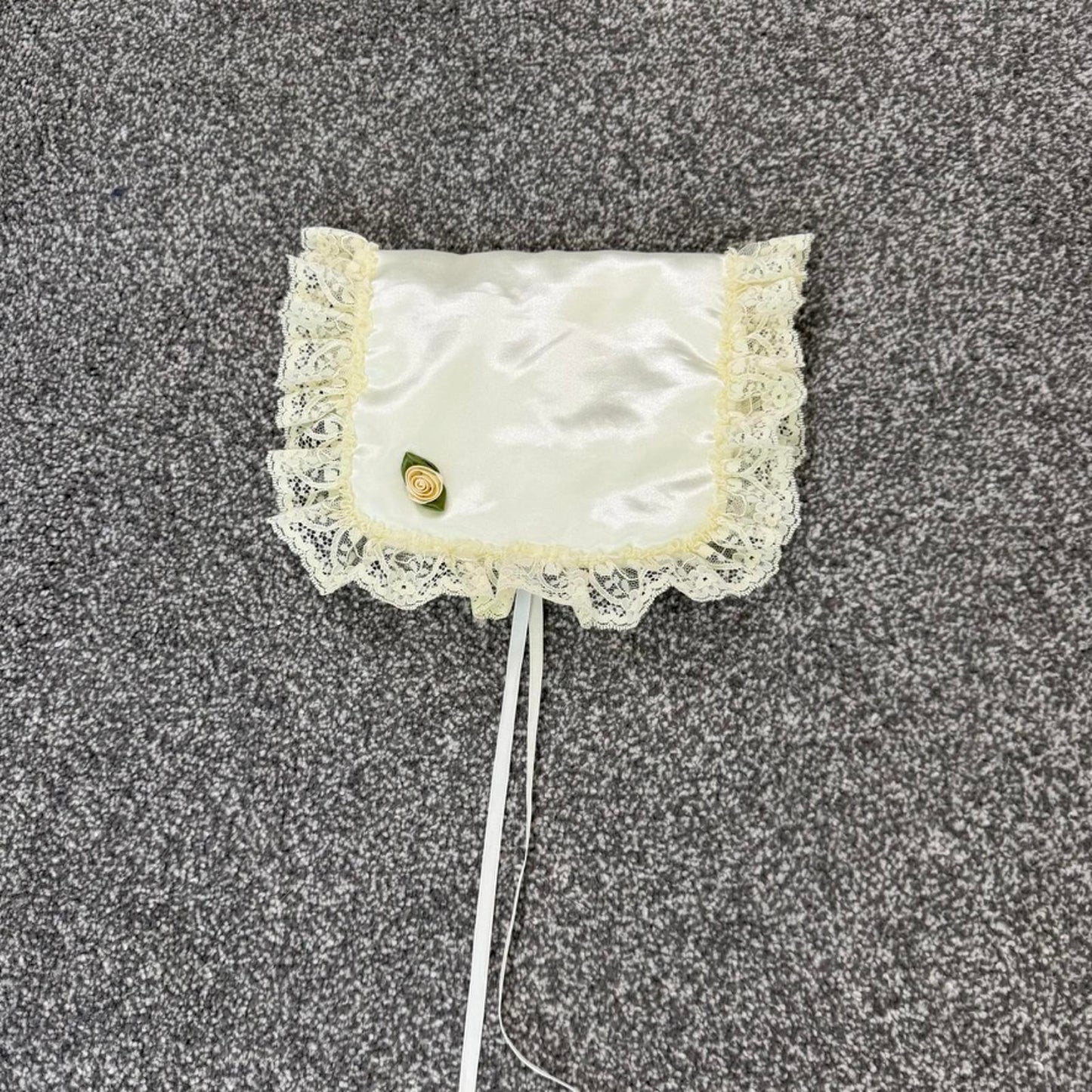 Y2K vintage makeup bag cream frilly rose travel jewelry storage bag