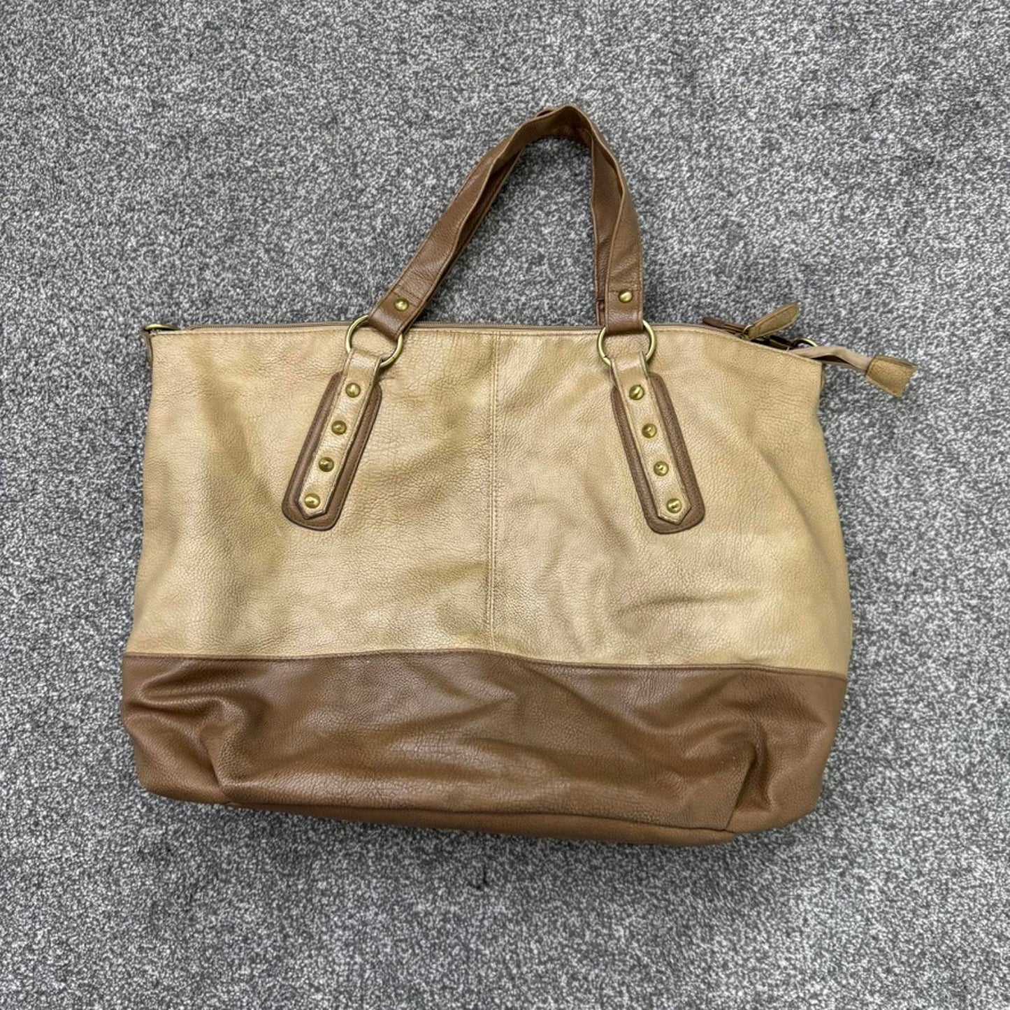 Y2K vintage faux leather large handbag studded light brown adjustable strap