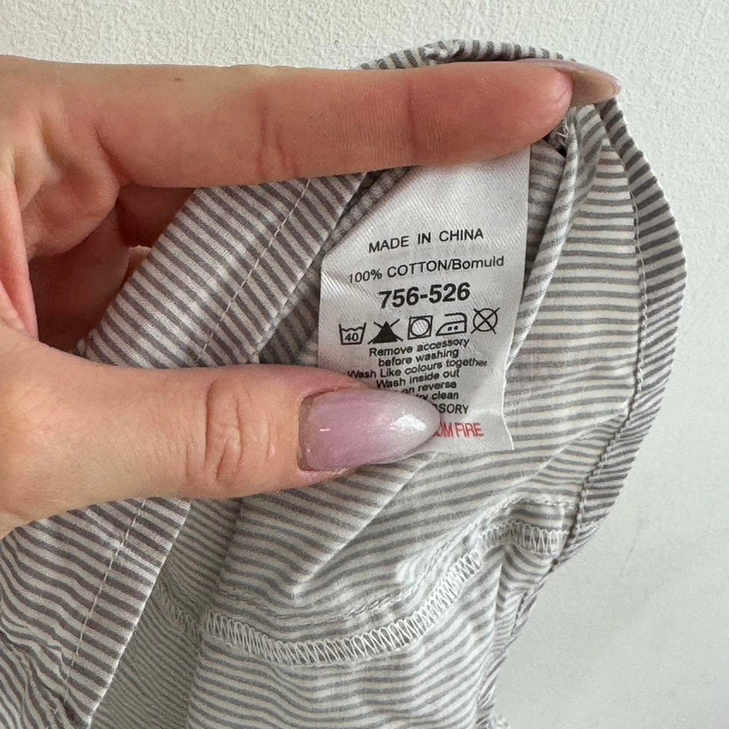 Y2K vintage pinstripe blouse long sleeve shirt white grey striped v neck office