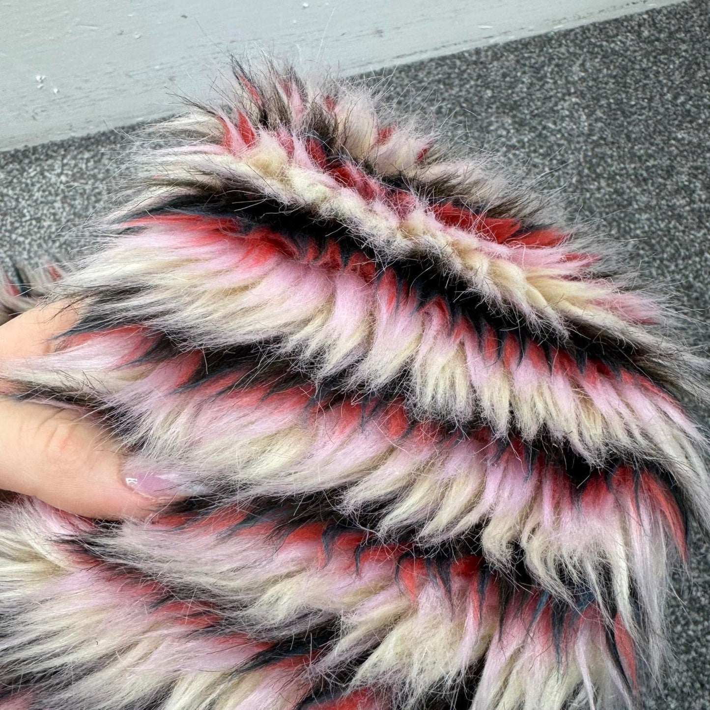 Y2K vintage faux fur shaggy chunky scarf stripe pink navy cream