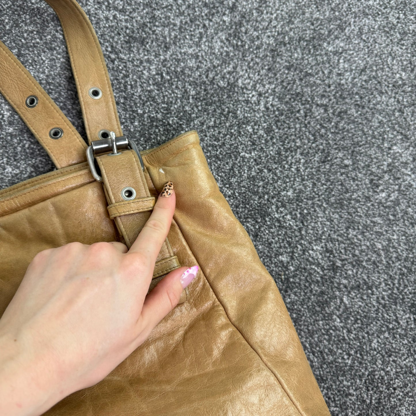 Y2K vintage leather shoulder bag buckle light brown large grommet work school