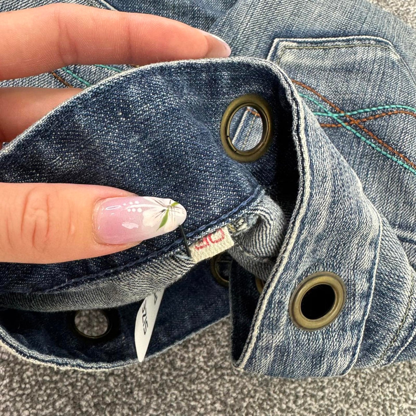 Y2K vintage low rise capri cropped denim shorts faded blue grommet