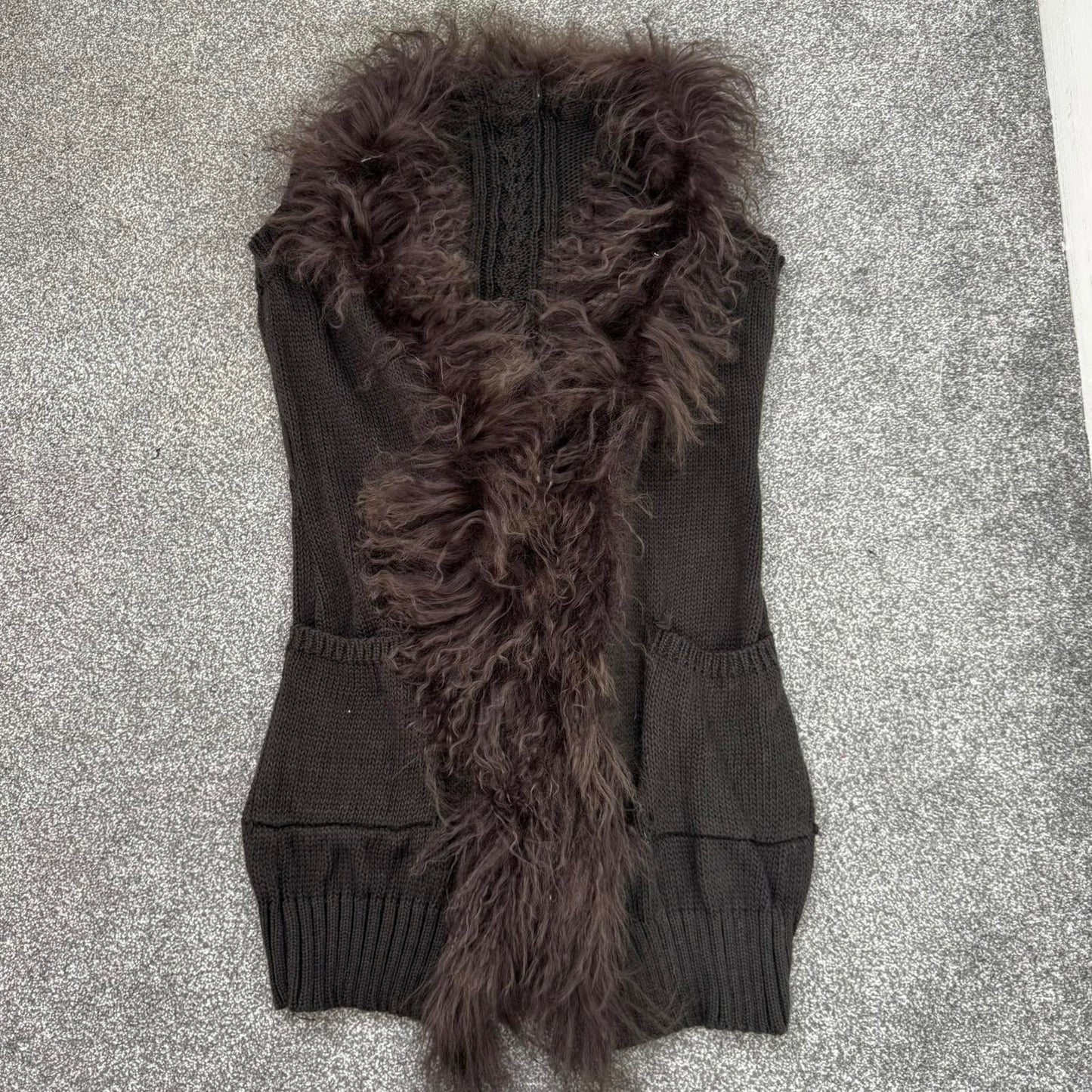 Y2K vintage afghan wool fur trim sleeveless cardigan cable knit fitted long