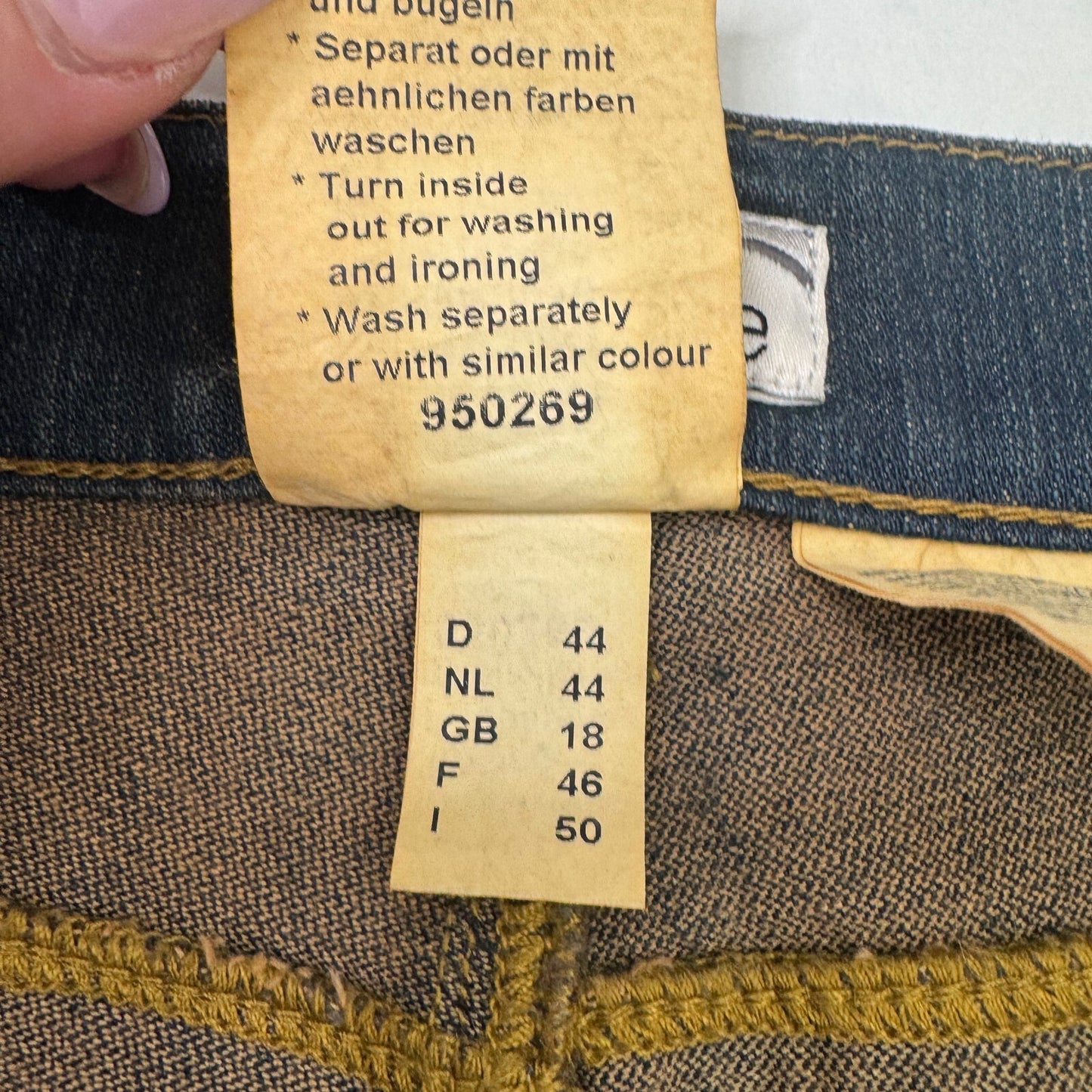 Y2K vintage capri jeans denim cropped faded dirty wash stretchy bootcut buckle
