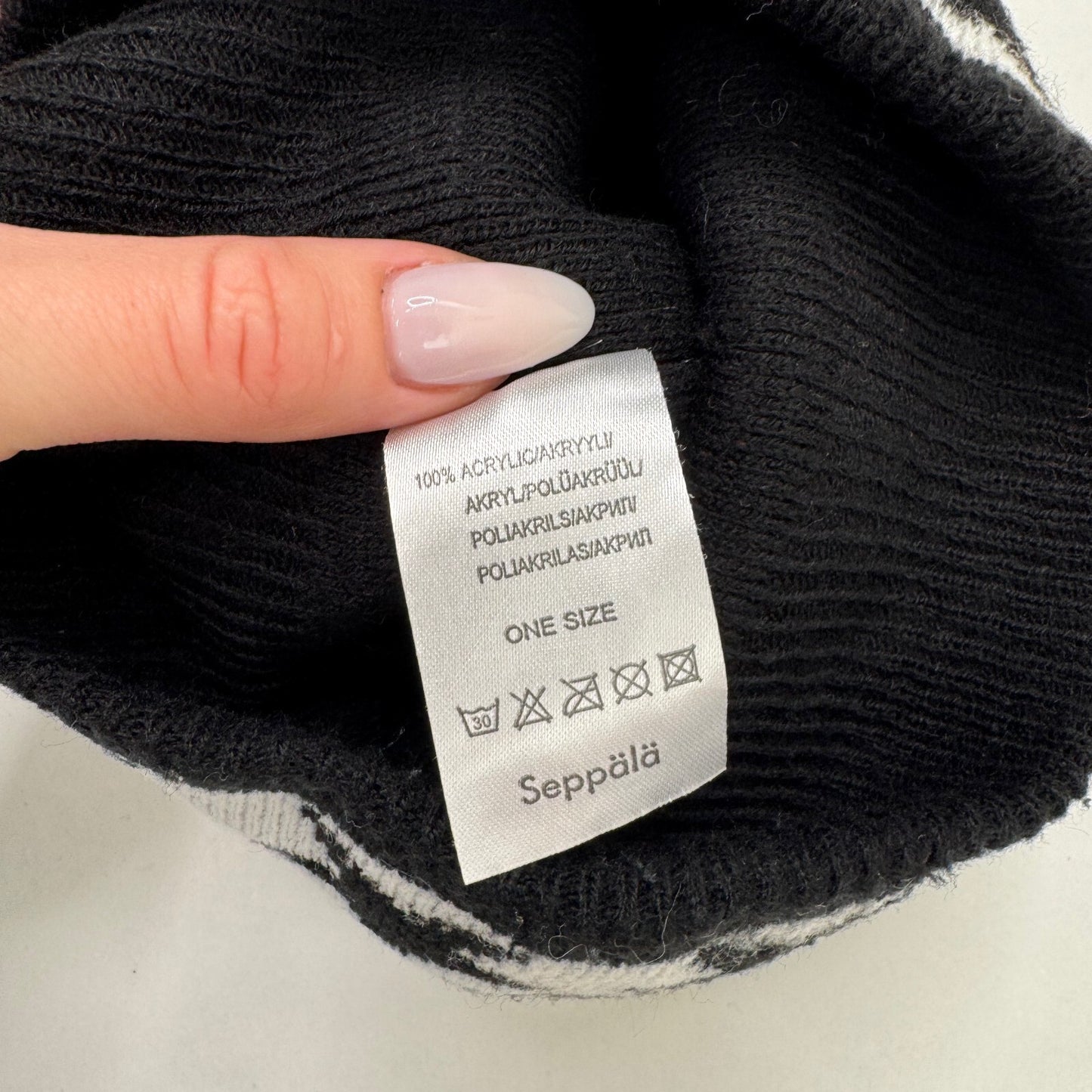 Y2K vintage hat beanie star black white knit stretchy unisex