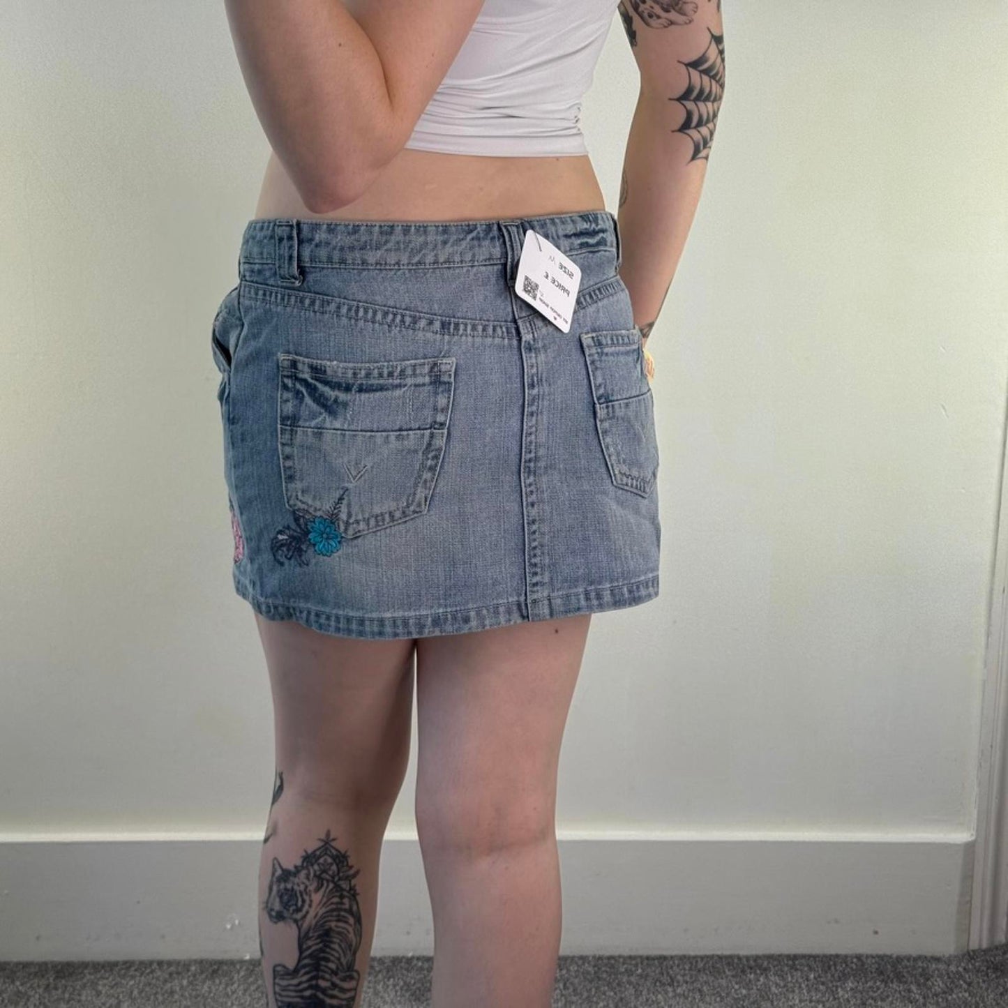 Y2K vintage mid rise faded denim mini skirt floral embroidery pink light blue