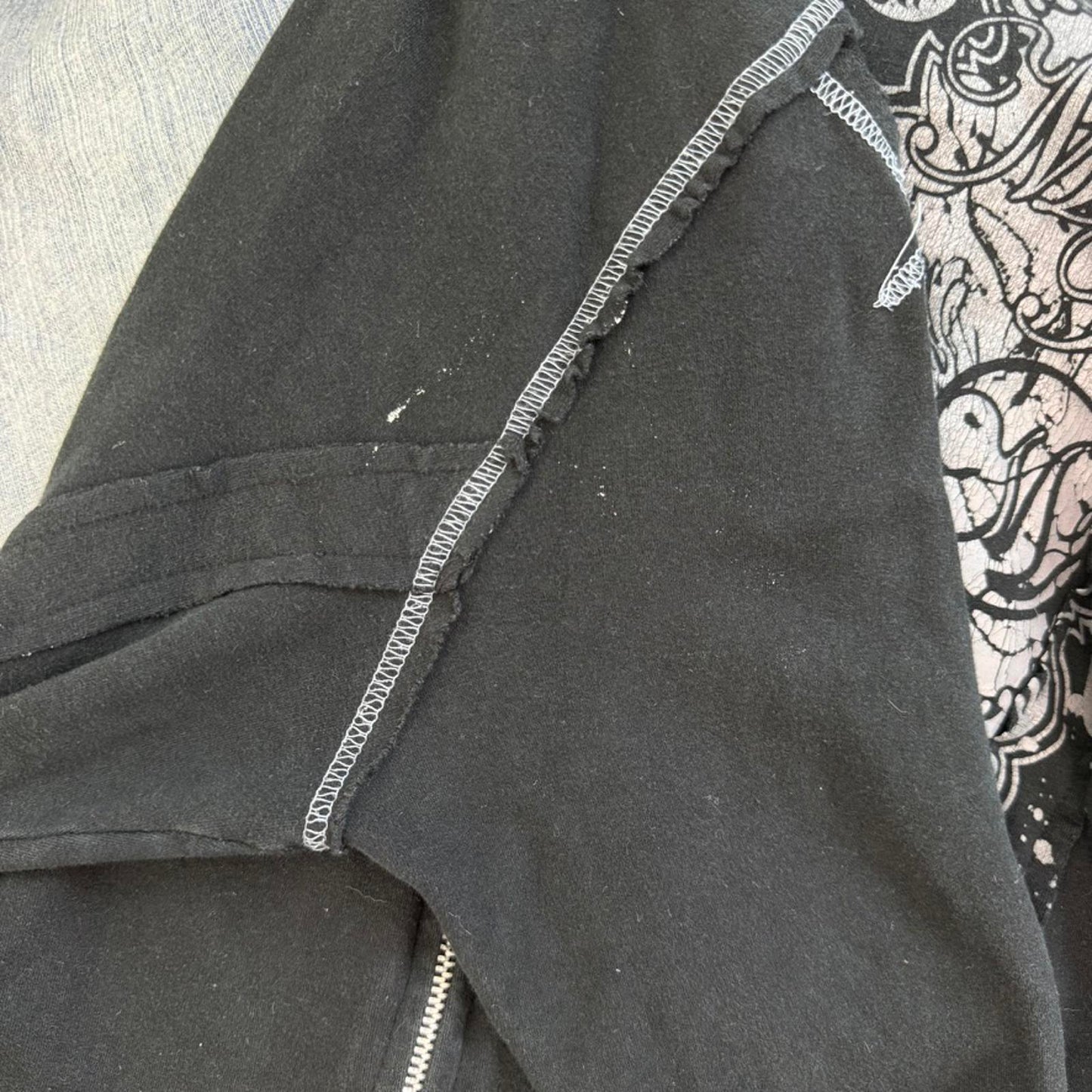 Y2K vintage cropped zip up hoodie filigree graphic print contrast stitch fitted