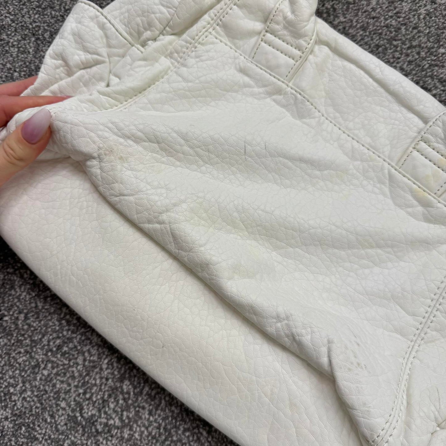 Y2K vintage faux leather white medium shoulder bag flower charm