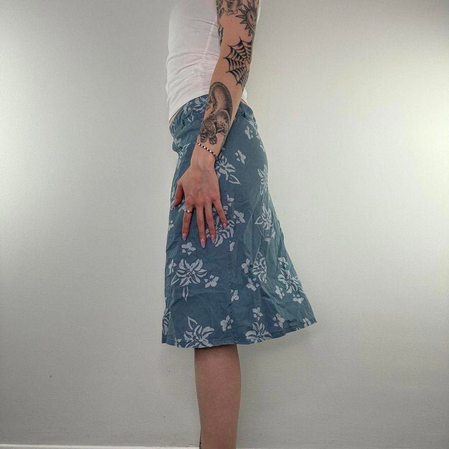 Y2K vintage Jennifer floral hibiscus summer midi skirt knee length blue belt