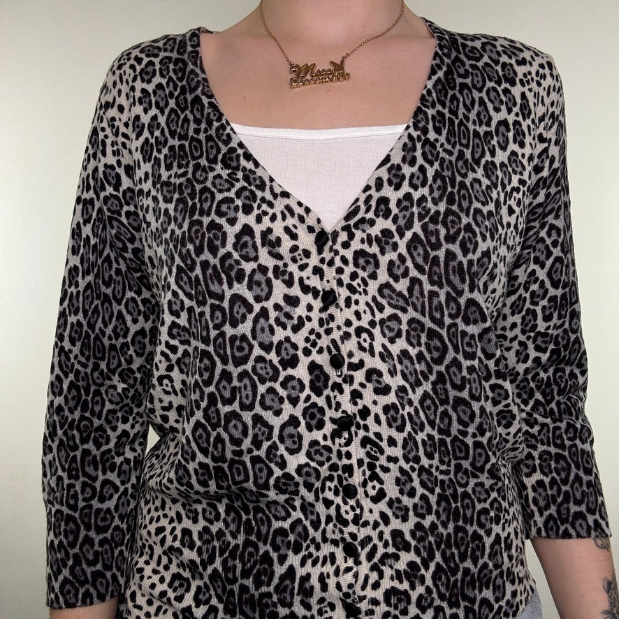 Y2K vintage leopard print cardigan button up fine knit faded 3/4 sleeve snow