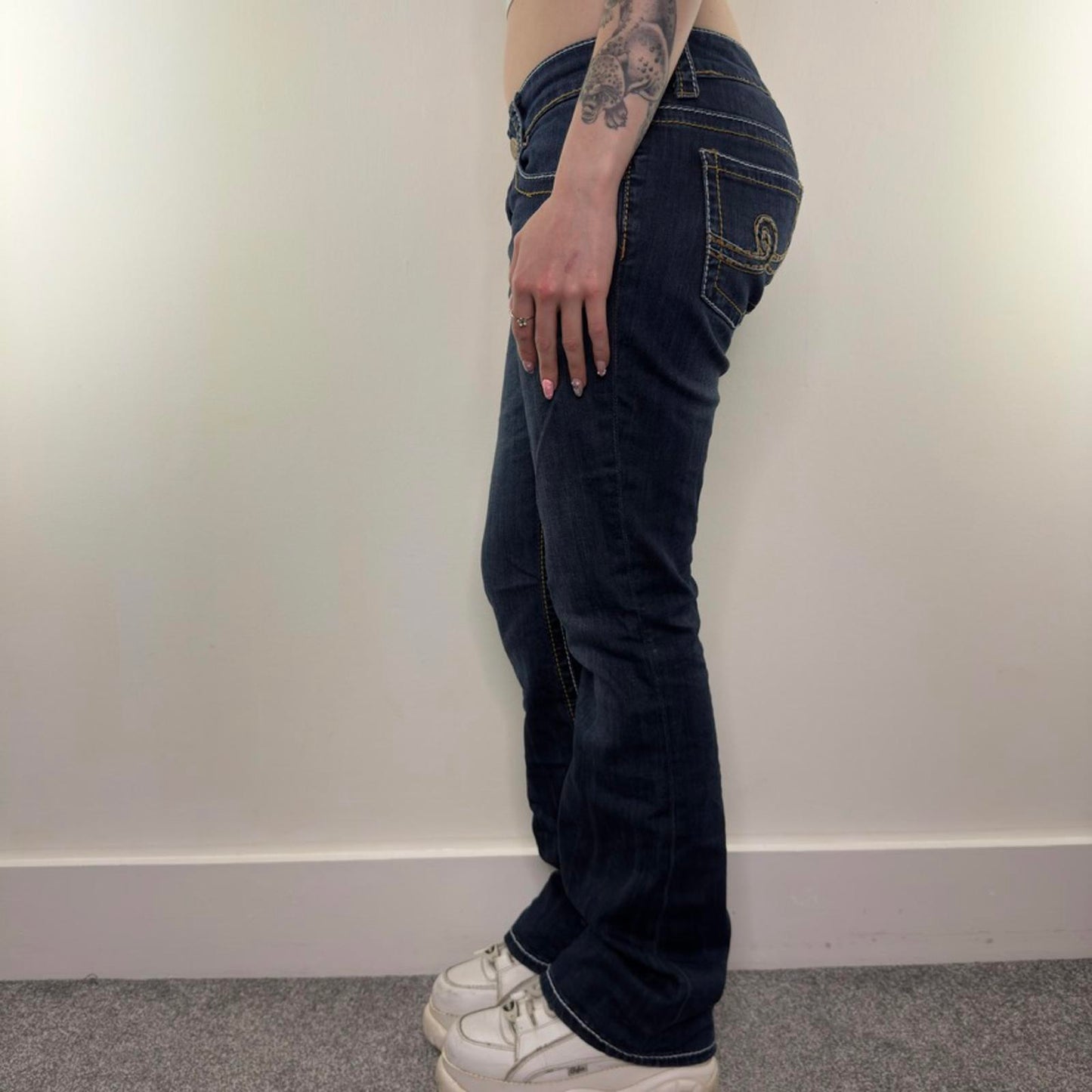 Y2K vintage low rise bootcut denim jeans contrast stitch embroidery dark denim