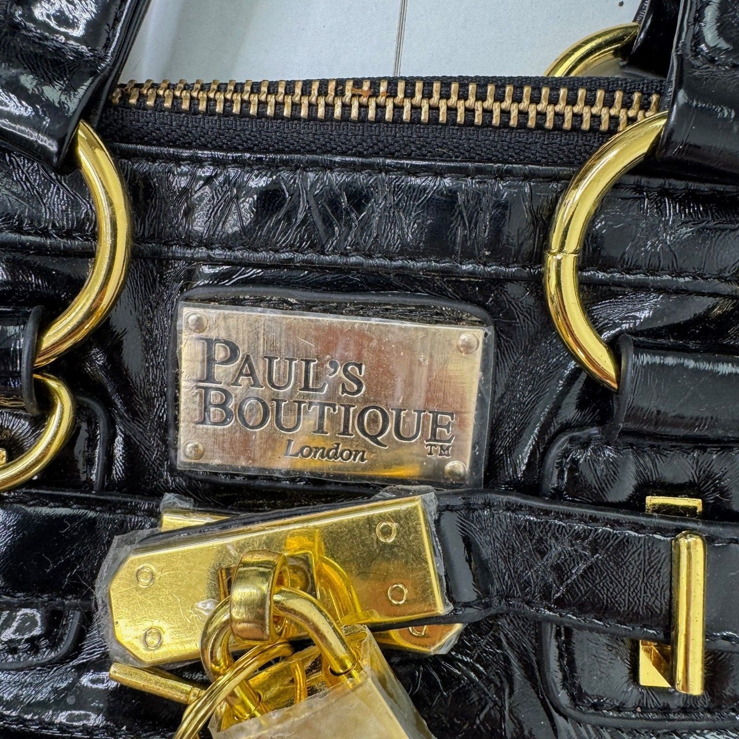 Y2K vintage Paul's Boutique handbag faux leather small quilted lock and key