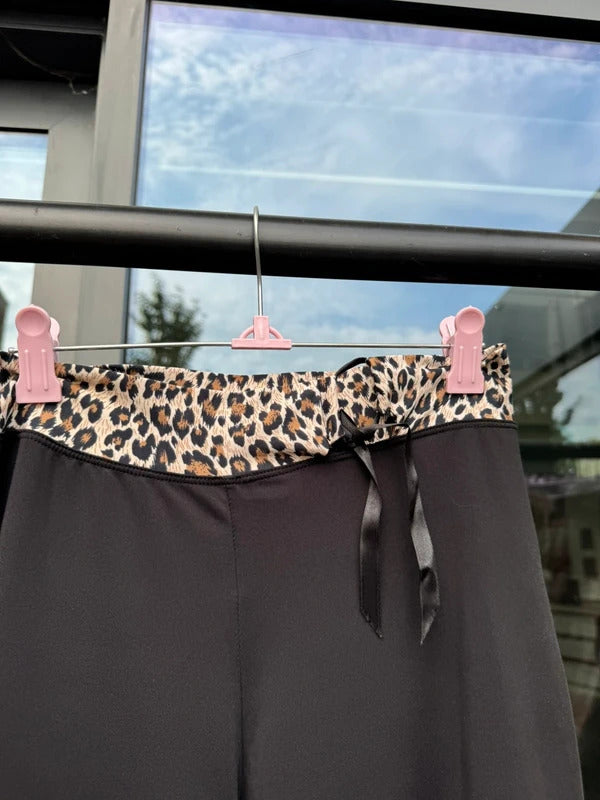 Vintage Y2K 2000s leopard print wide bow leg flare leggings