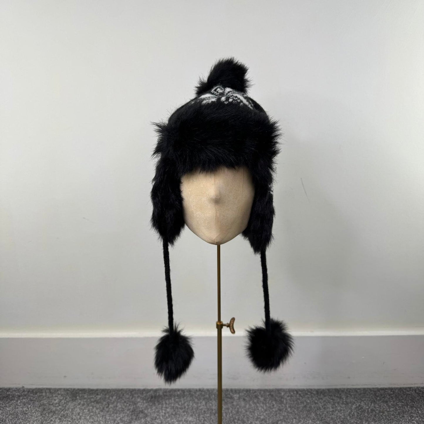 Faux fur lined trapper hat knitted snowflake black white unisex
