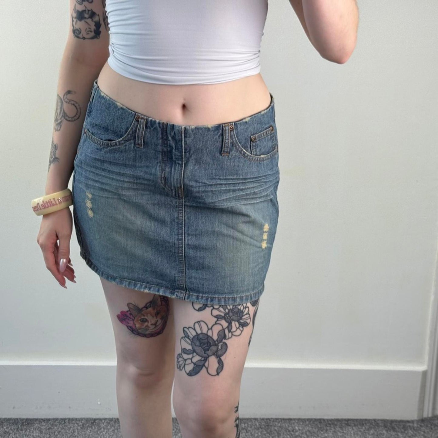 Y2K vintage mid rise distressed denim mini skirt ripped