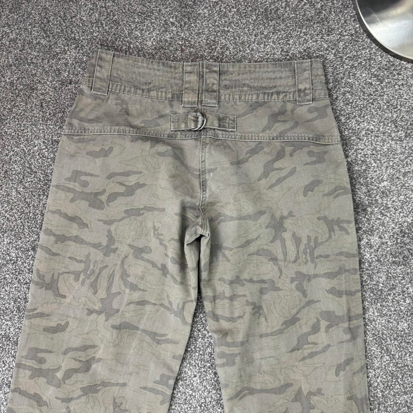 Y2K vintage camo denim mid rise baggy trousers cropped capri buckle khaki cargo