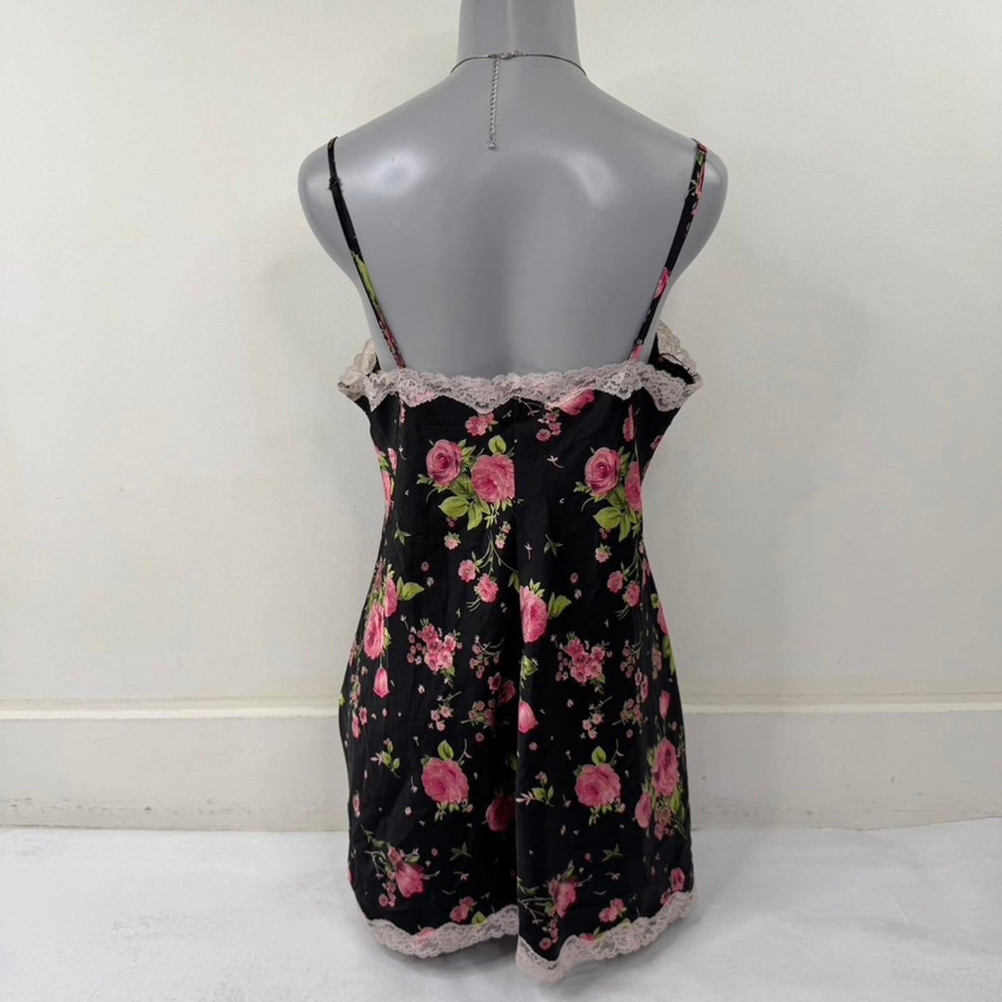 Y2K vintage Victoria's Secret night dress chemise floral satin lace trim flowers