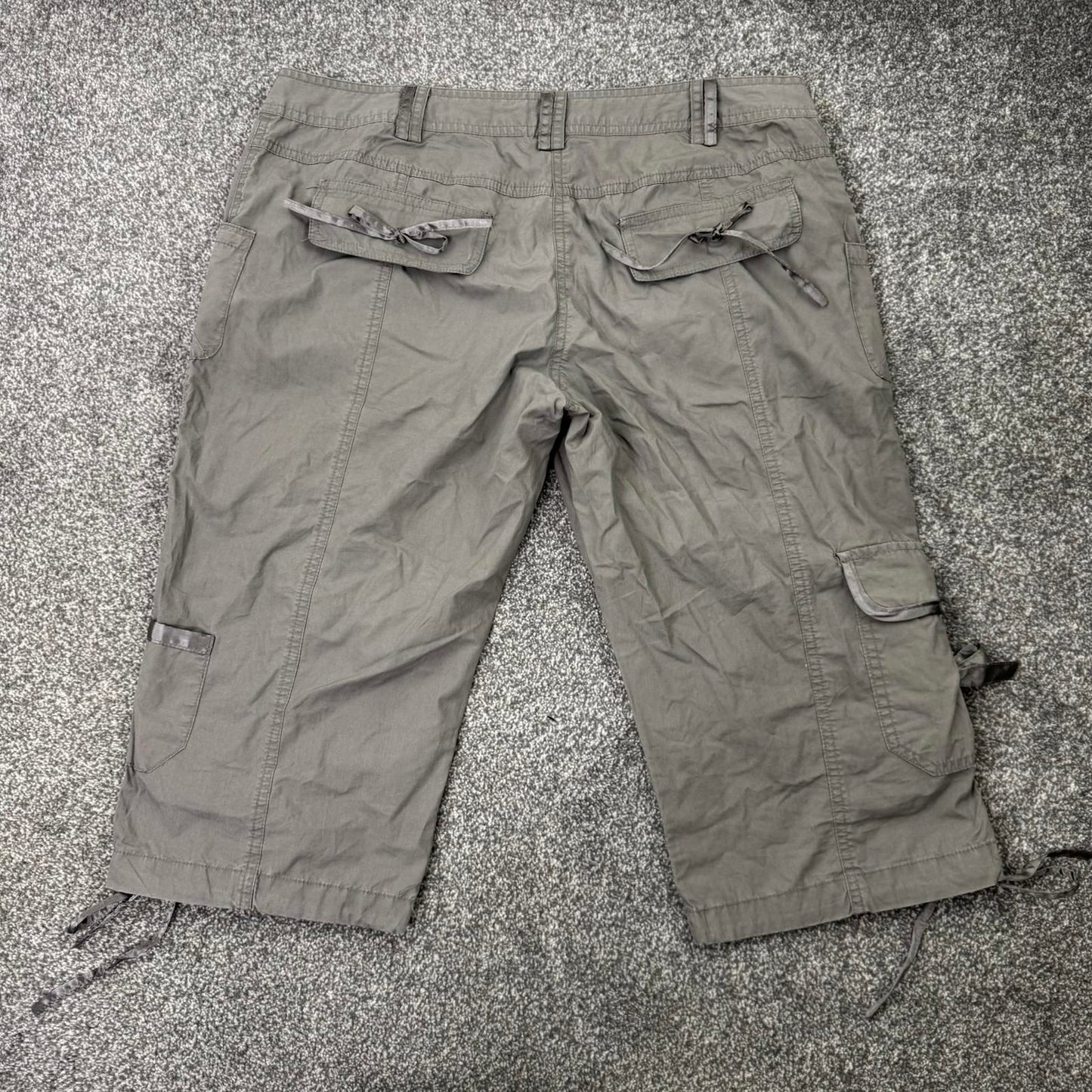 Y2K vintage mid rise capri cargo trousers baggy bows pockets cropped grey