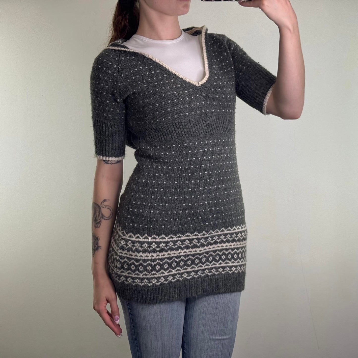 Y2K vintage knitted hoodie short sleeve aztec pattern v neck grey white