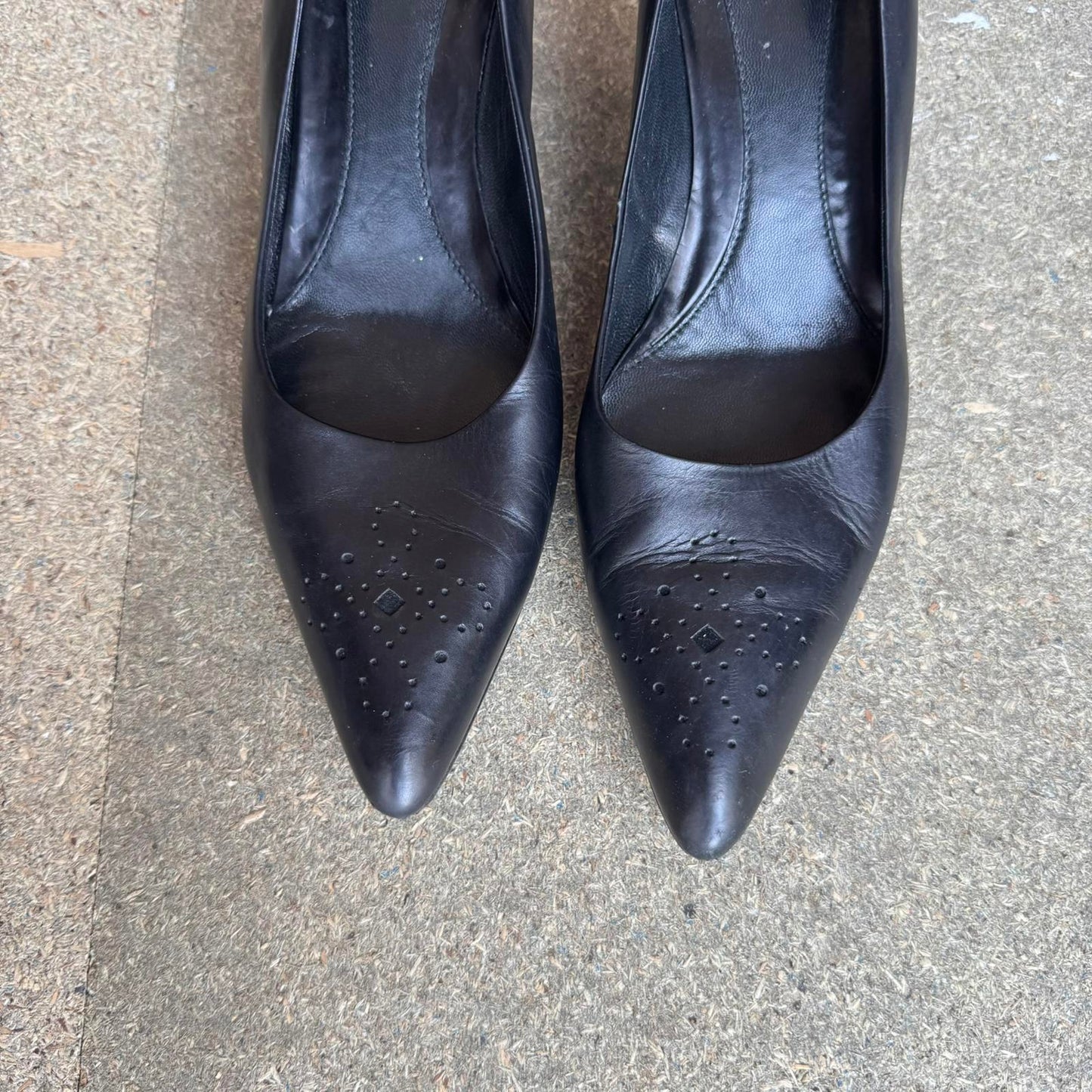 Y2K vintage BOSS Hugo Boss court heel genuine leather perforated pattern pointed