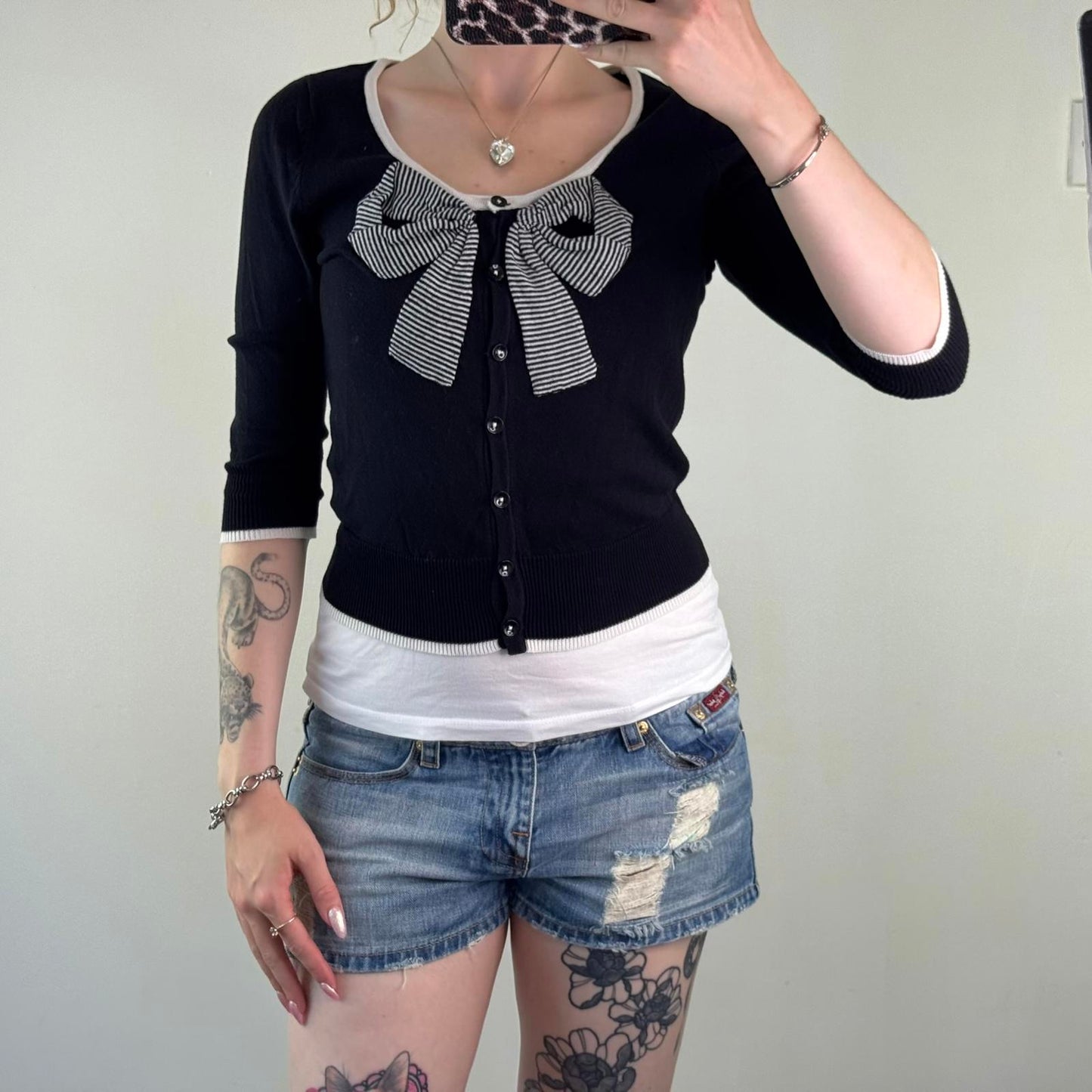 Y2K vintage button up fine knit cardigan half sleeve bow stripe black white