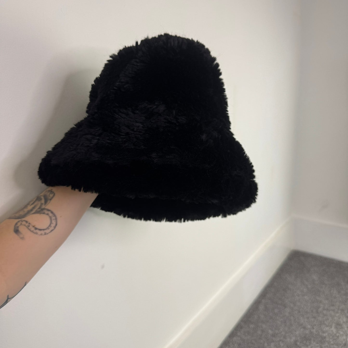 Y2K vintage oversized faux fur bucket hat