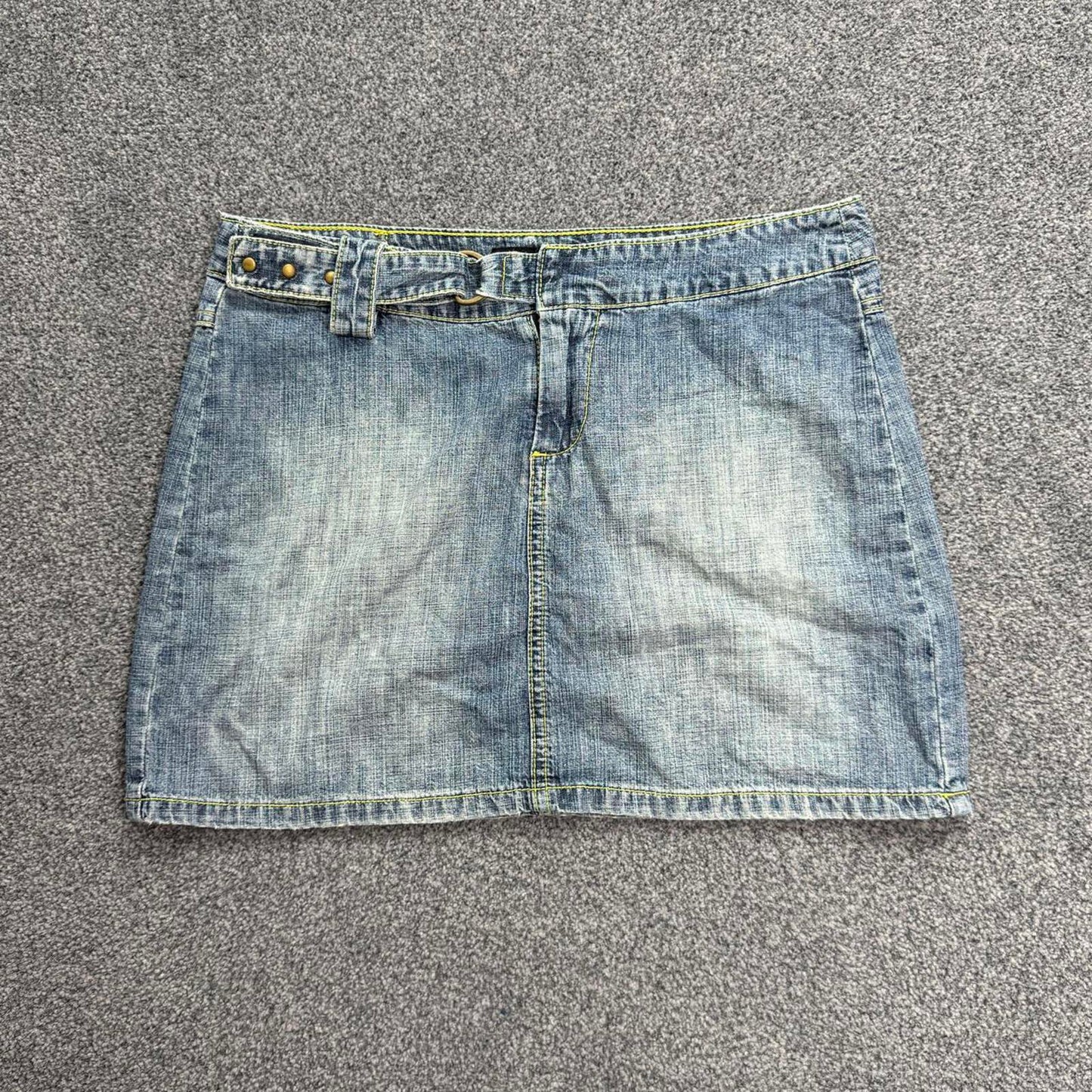 Y2K vintage mid rise faded denim buckle belt studded mini skirt contrast stitch