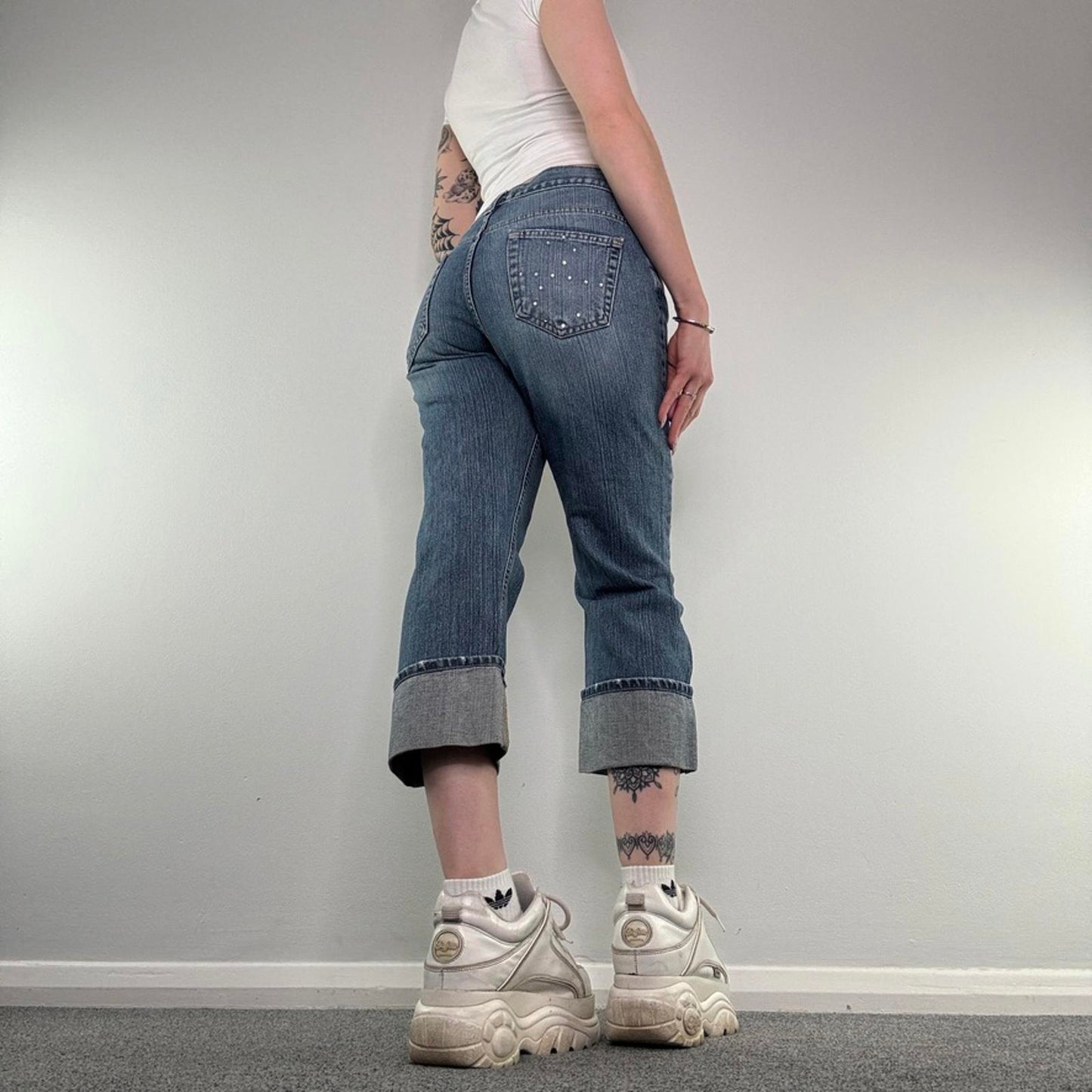 Y2K vintage rhinestone capri cropped jeans turned up hem light wash distressed