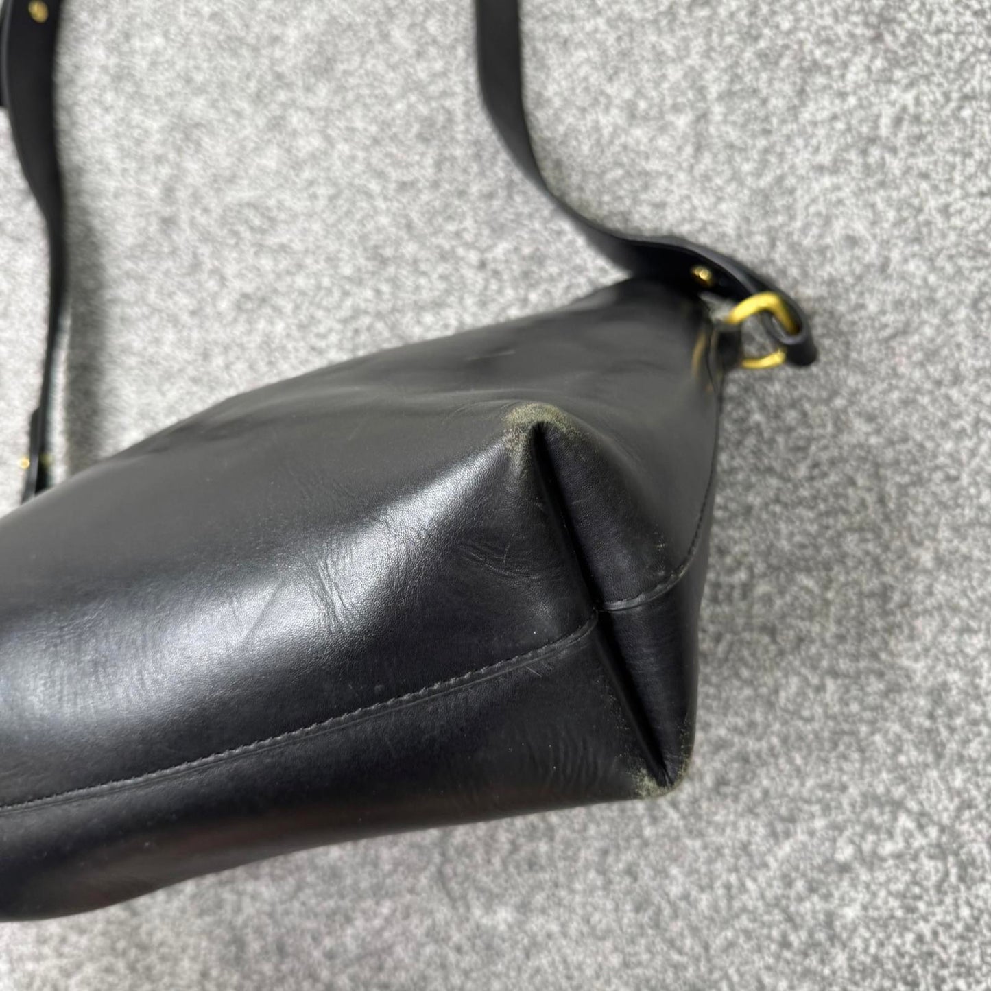 Y2K vintage genuine leather bucket handbag with crossbody strap black gold
