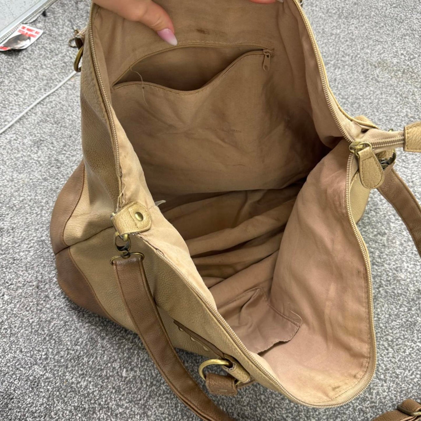 Y2K vintage faux leather large handbag studded light brown adjustable strap