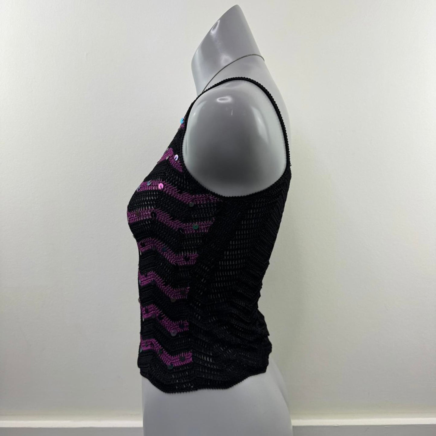 Y2K vintage crochet knit sequin tank cami top high neck scallop hem chevron