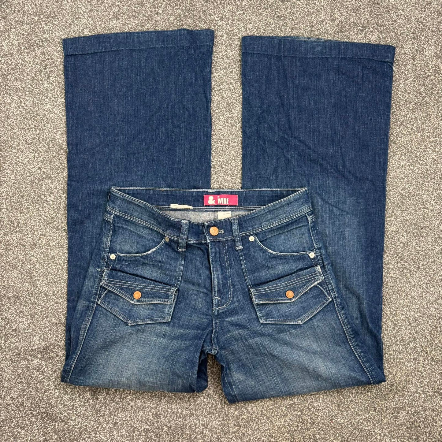 Y2K vintage mid rise wide leg denim jeans stretchy mid blue wash cargo baggy