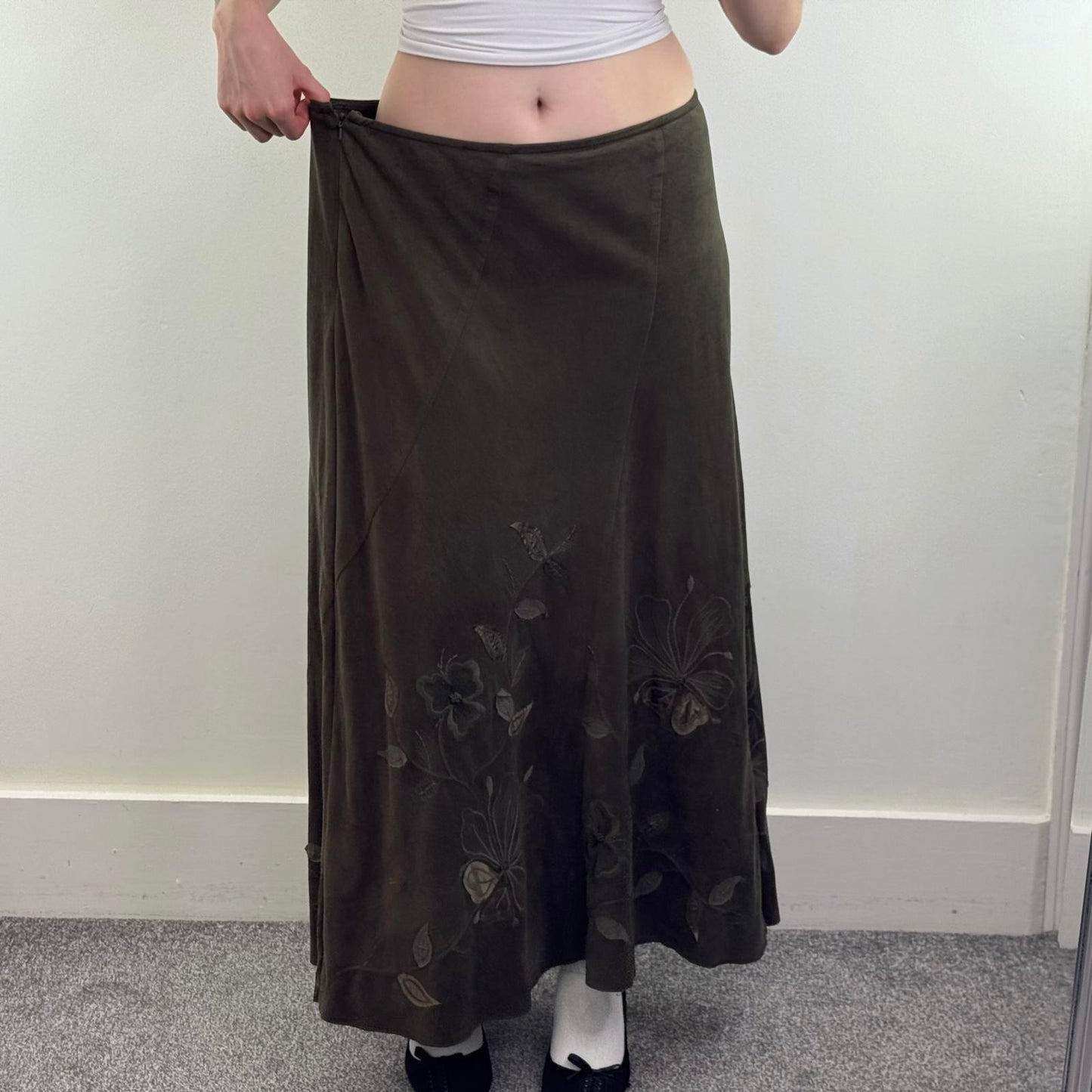 Y2K vintage Per Una maxi skirt faux suede soft material floral embroidered