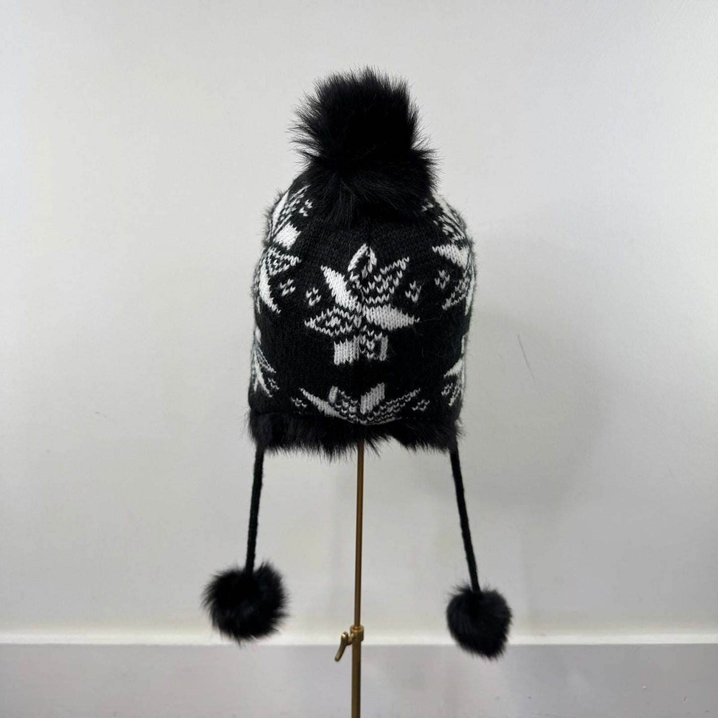 Faux fur lined trapper hat knitted snowflake black white unisex