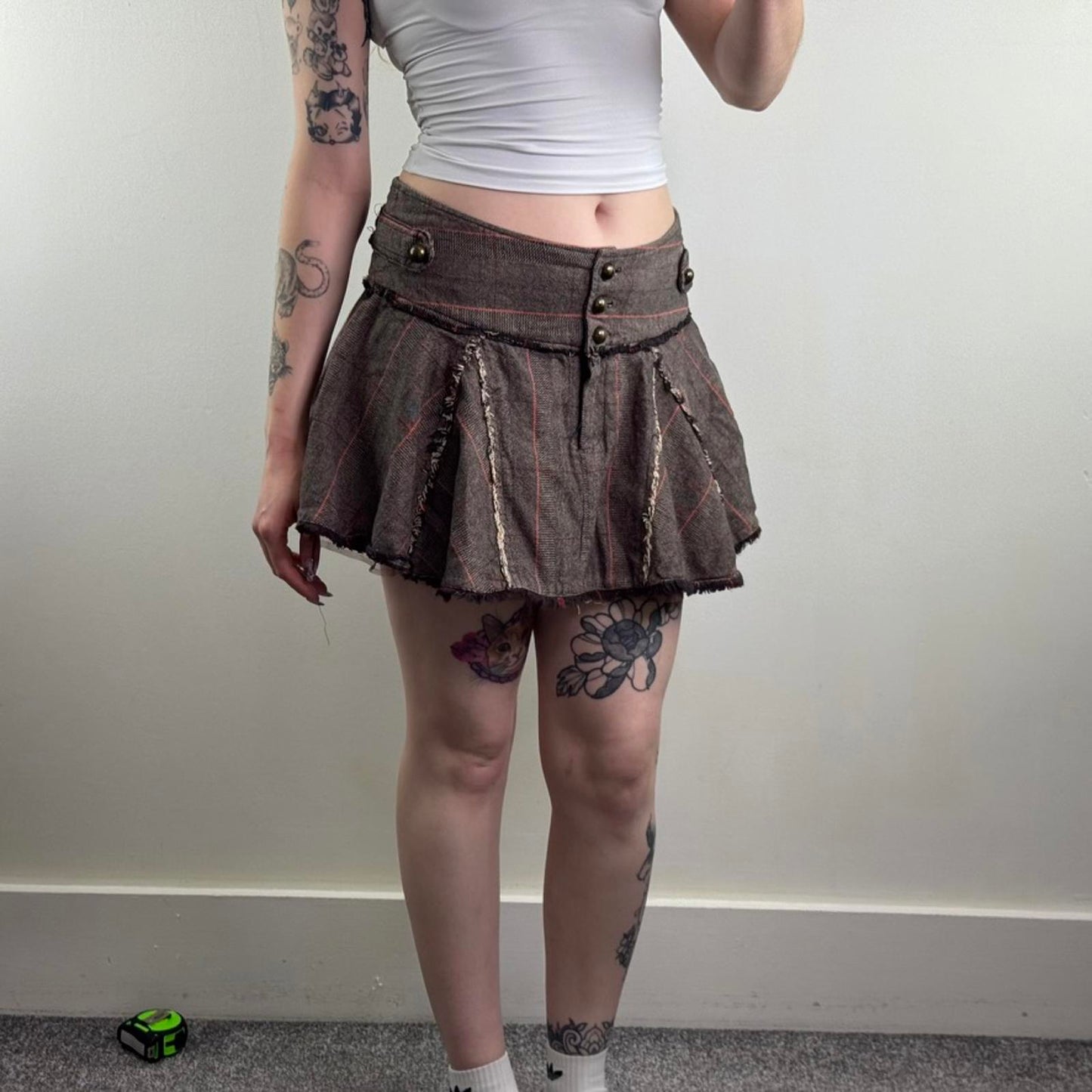 Y2K vintage Bay mini skirt tartan fraying hem buttons buttons orange brown