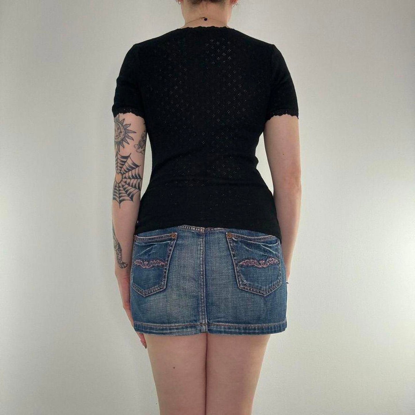 Y2K vintage bow lace trim base layer thermal style top fitted v neck stretchy