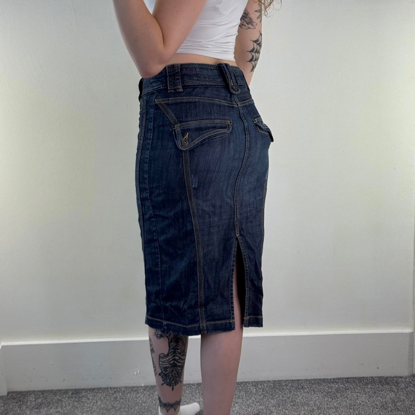 Y2K vintage fitted denim midi skirt dark blue cargo pockets vent slit mid rise