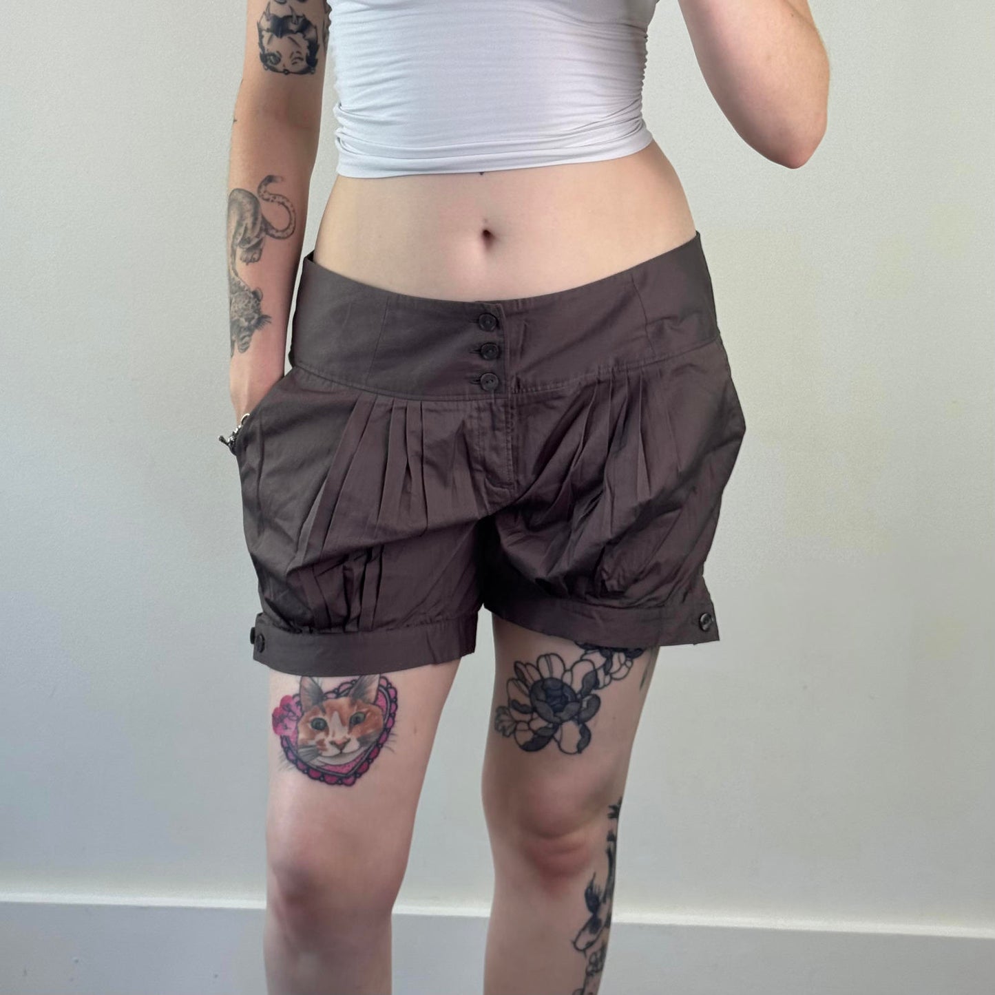 Y2K vintage mid rise pleated mini shorts buttons bubble hem puffy archive