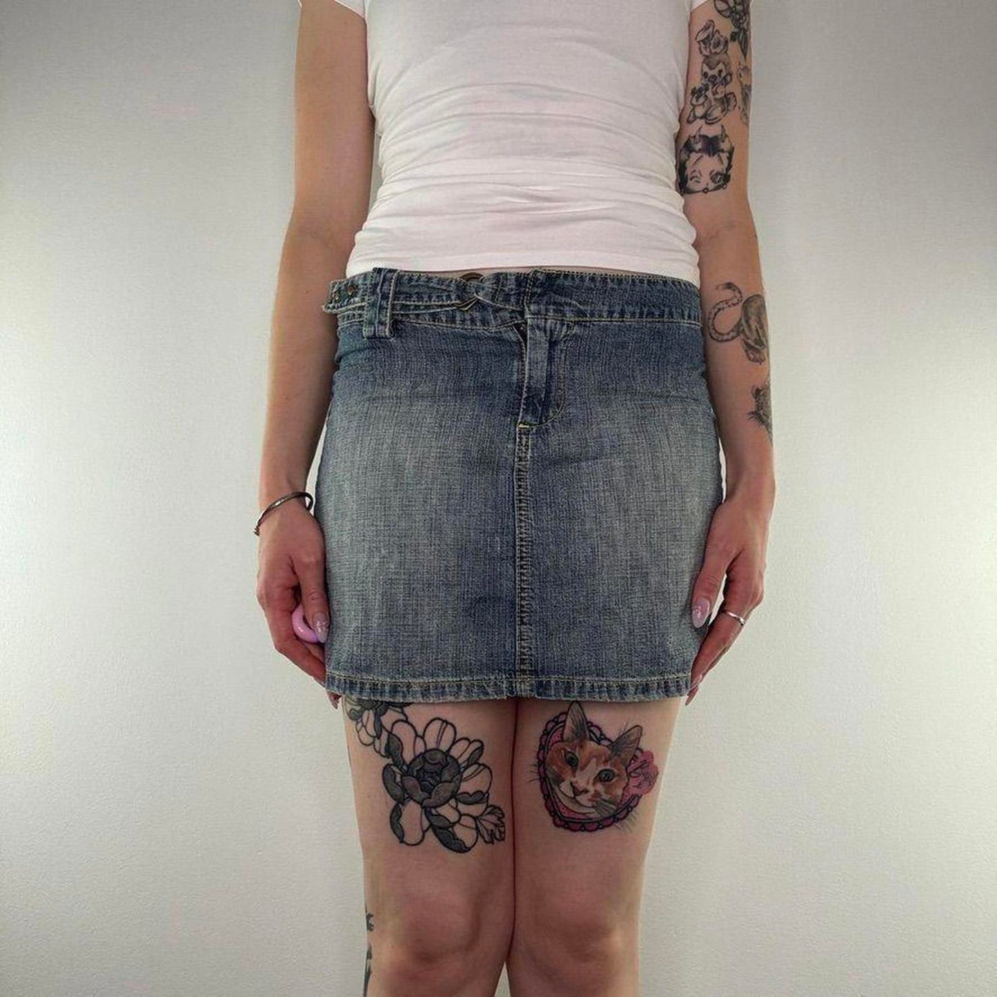 Y2K vintage mid rise faded denim buckle belt studded mini skirt contrast stitch