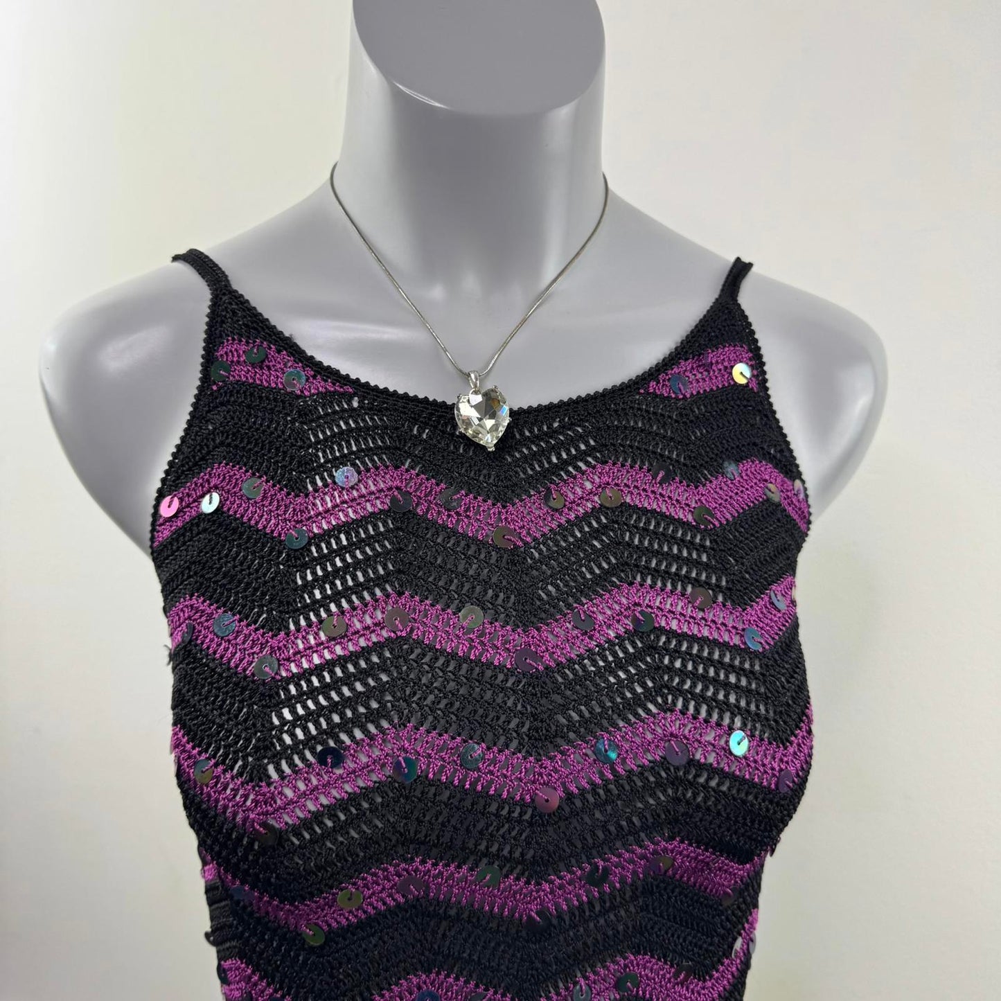 Y2K vintage crochet knit sequin tank cami top high neck scallop hem chevron
