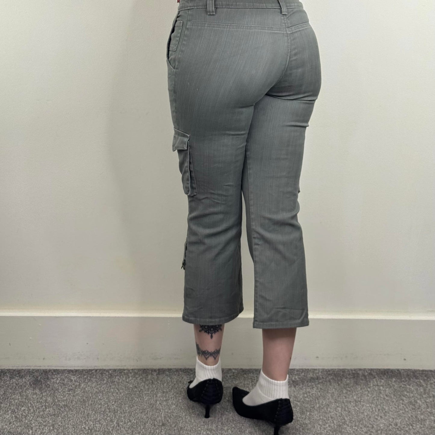 Y2K vintage stretchy capri denim jeans cropped cargo front zipper light grey