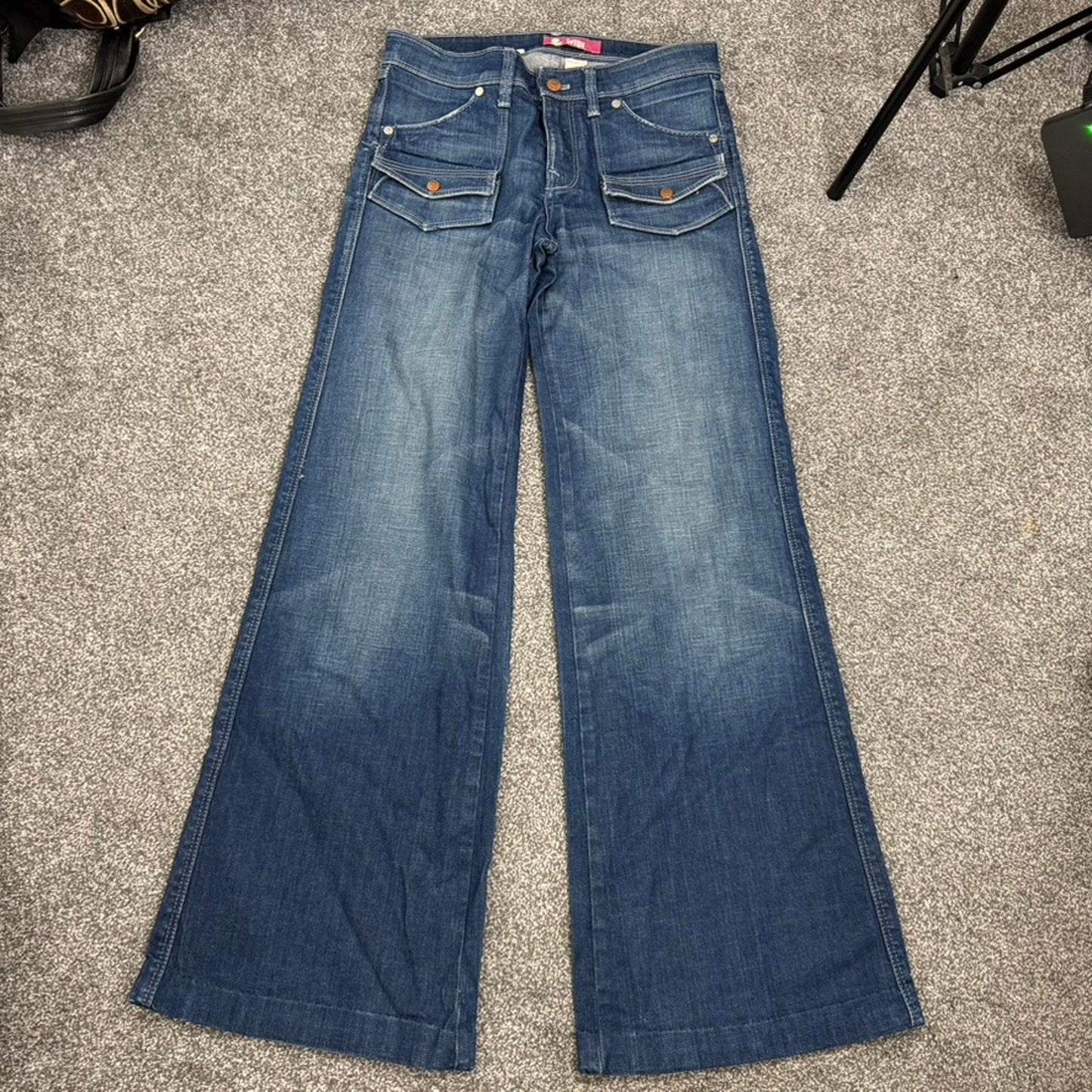 Y2K vintage mid rise wide leg denim jeans stretchy mid blue wash cargo baggy